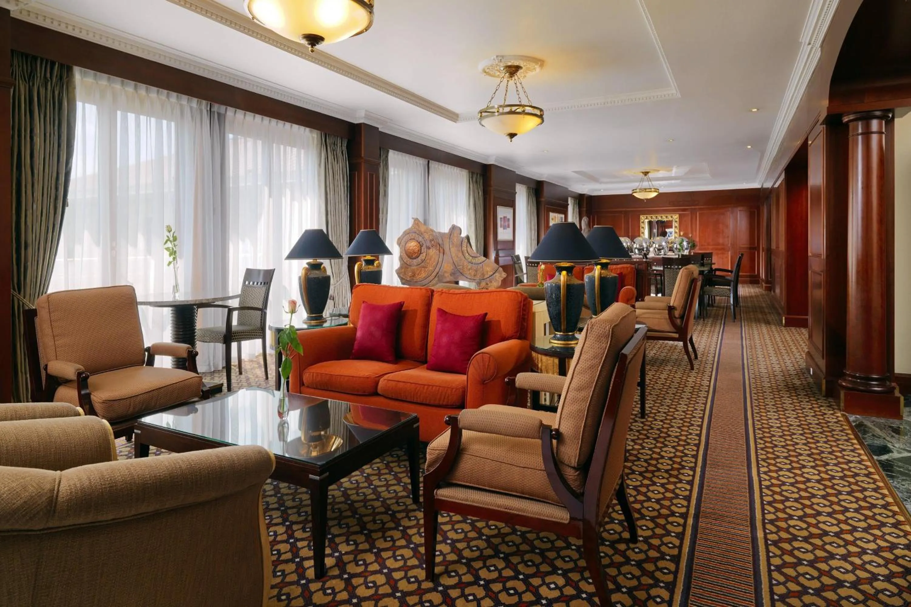 Lounge or bar in Sheraton Addis, a Luxury Collection Hotel, Addis Ababa