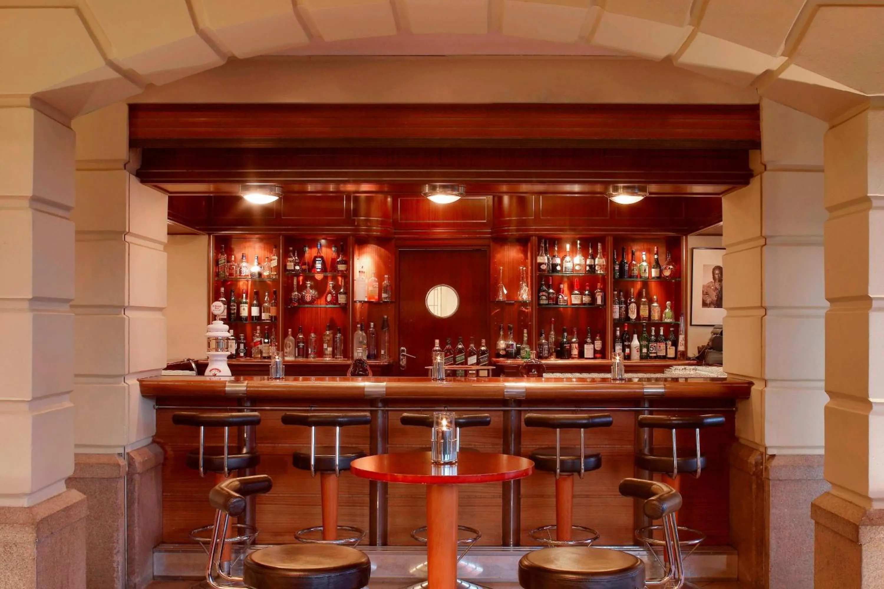 Lounge or bar in Sheraton Addis, a Luxury Collection Hotel, Addis Ababa