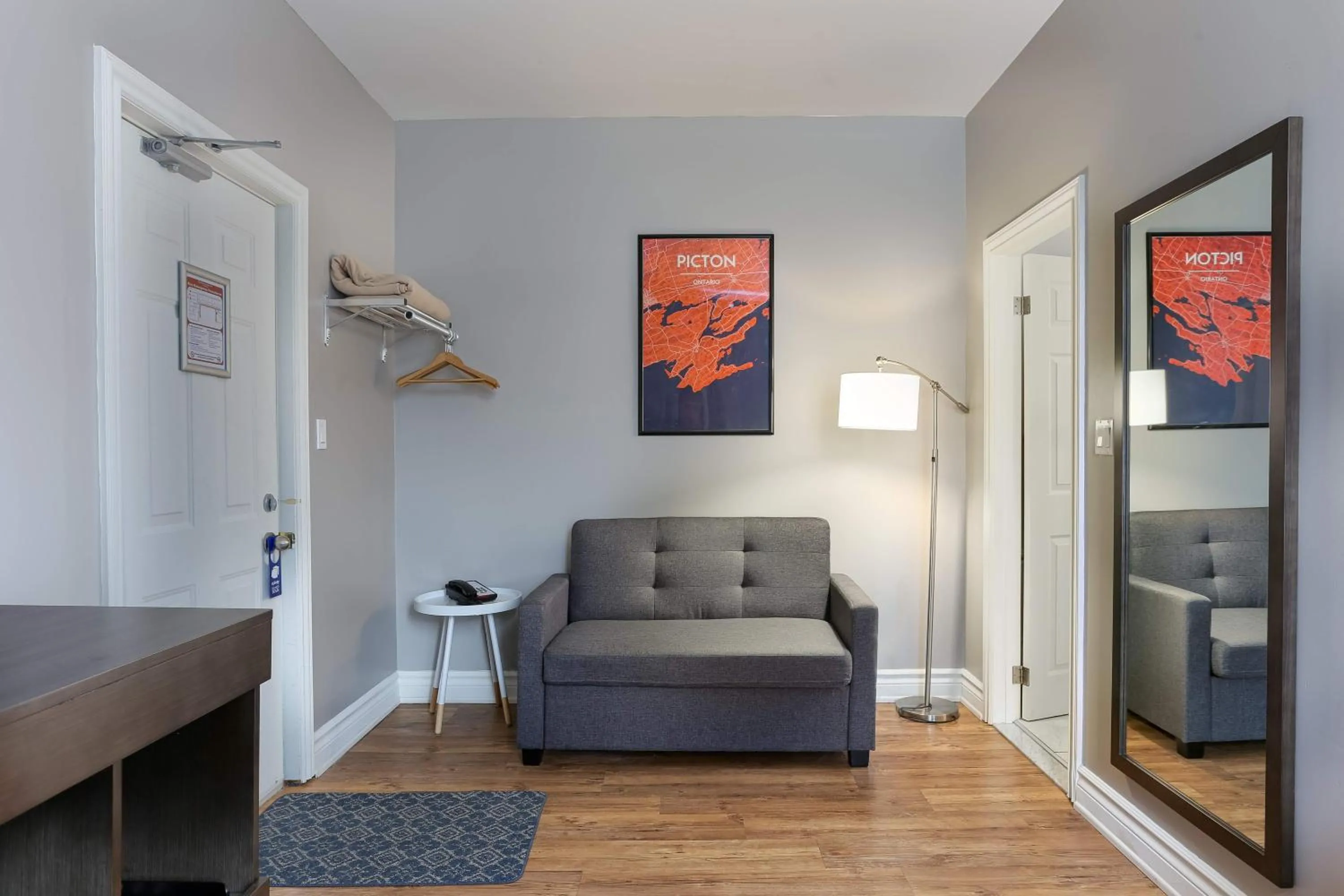 Budget Double Room in Picton Harbour Inn