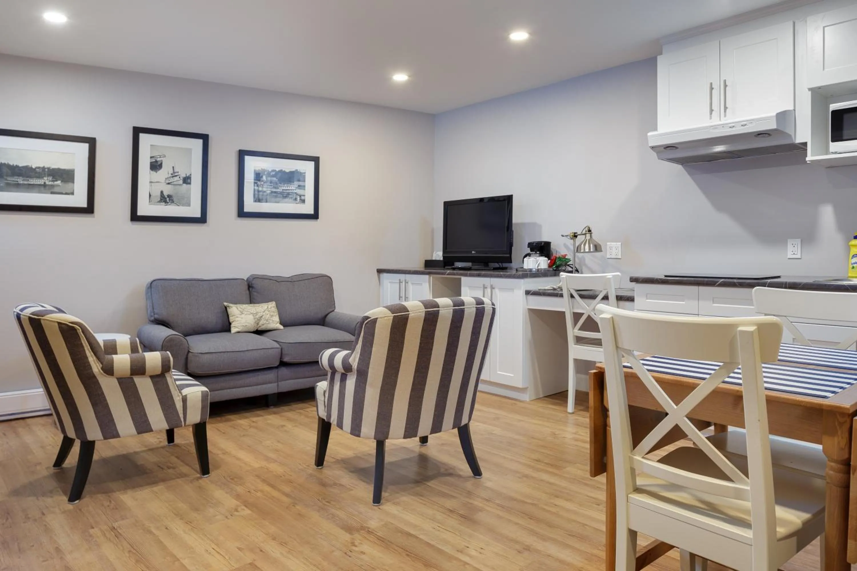 Two-Bedroom Suite in Picton Harbour Inn