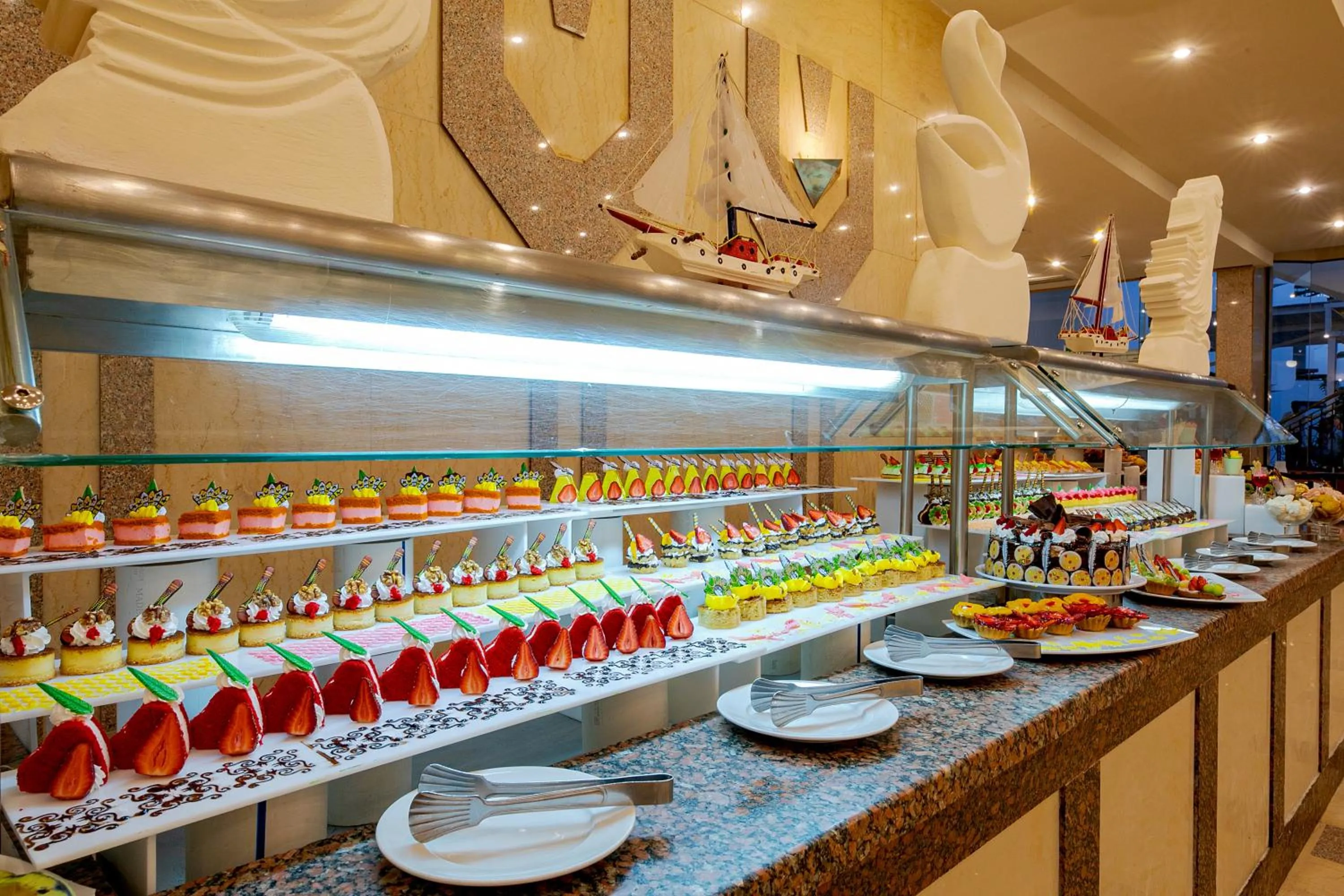 Food in Marlin Inn Azur Resort