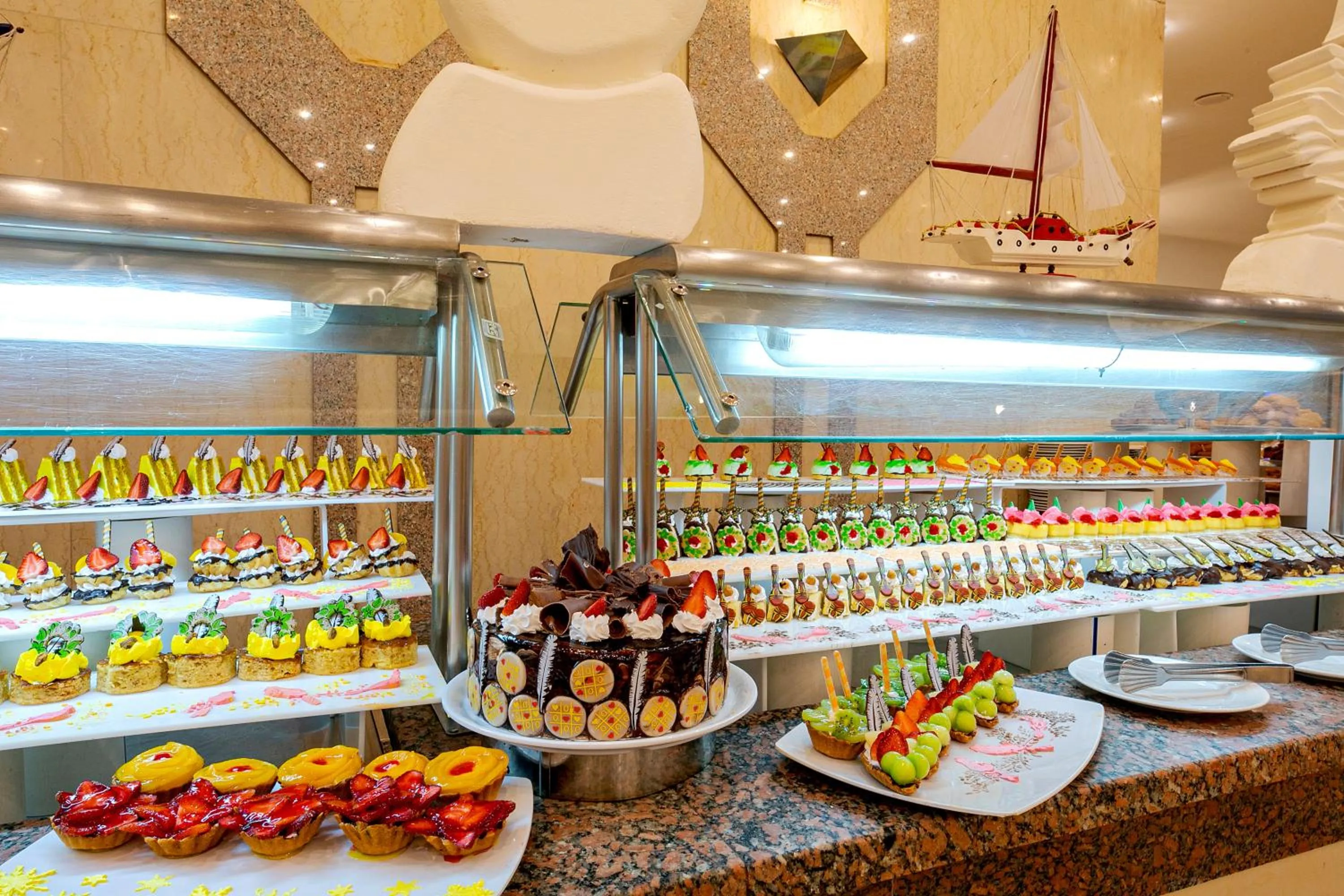 Food in Marlin Inn Azur Resort