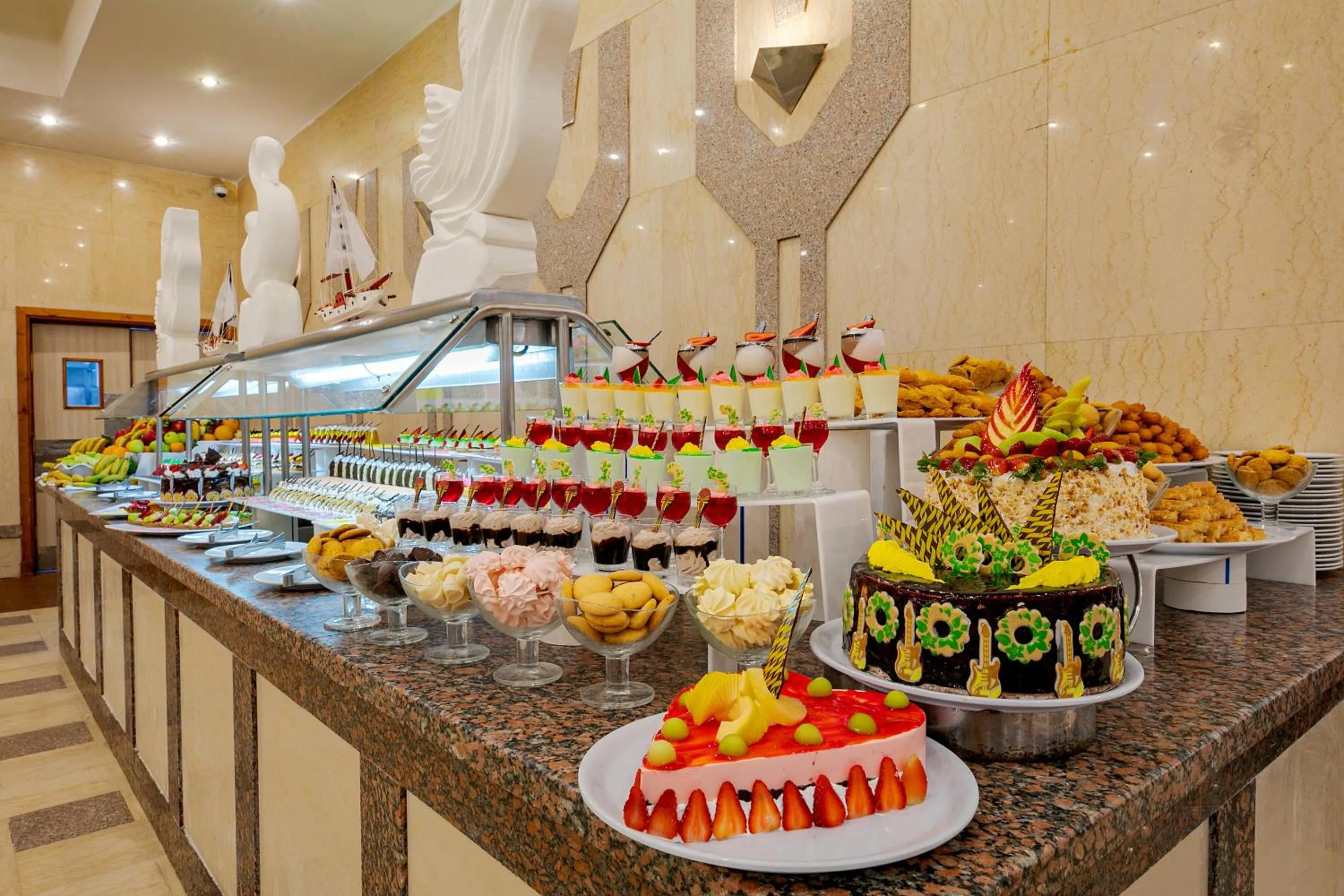 Food in Marlin Inn Azur Resort