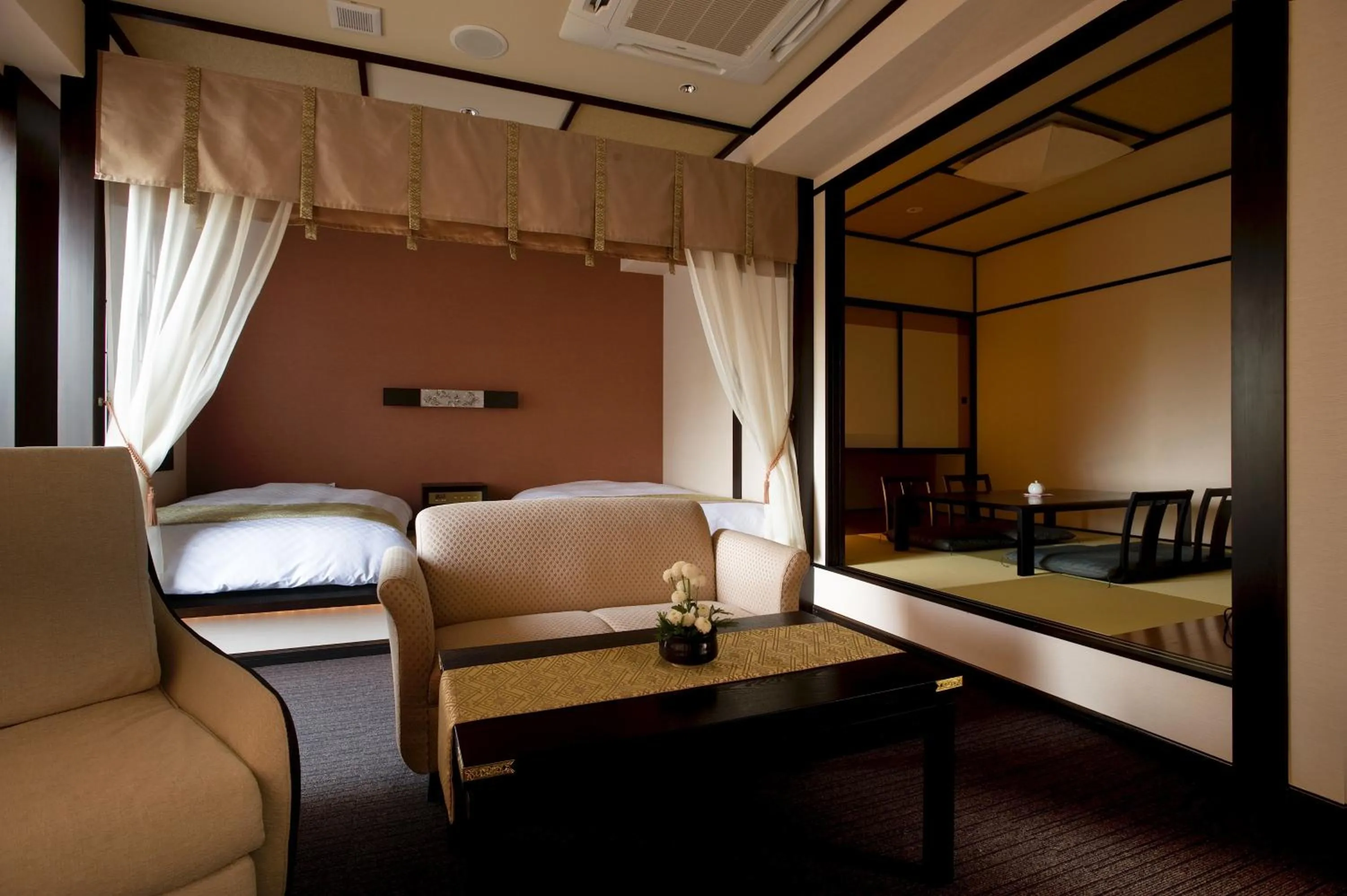 Photo of the whole room, Bed in Saiou no Miya