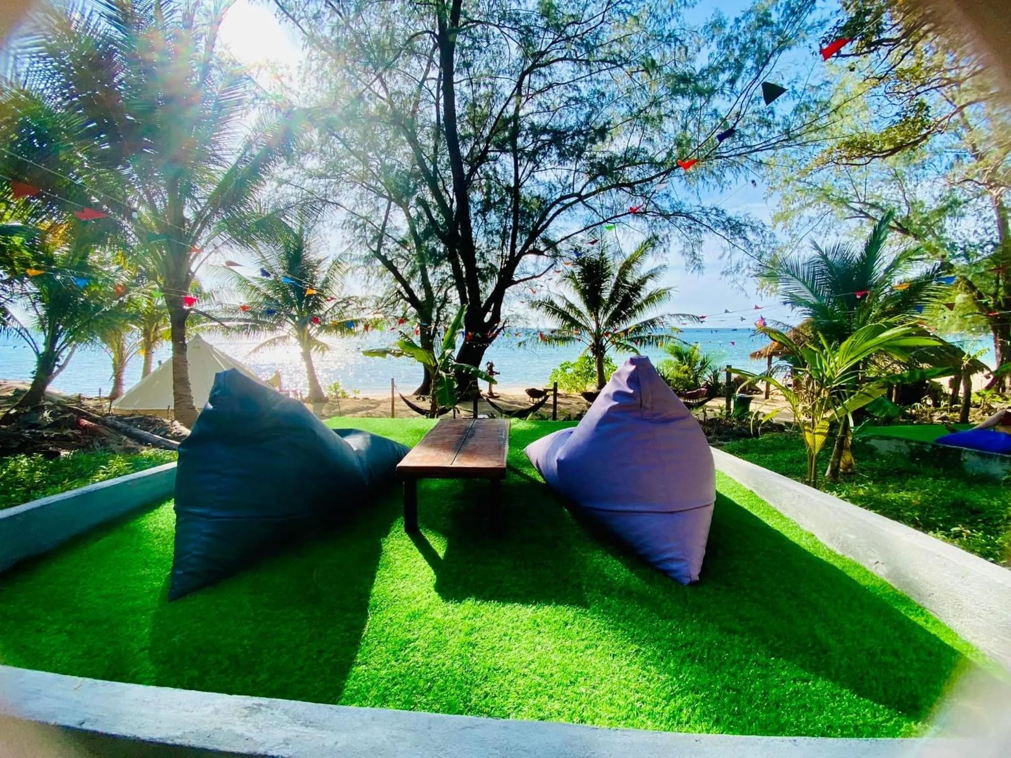 Restaurant/places to eat in Robinson Bungalows