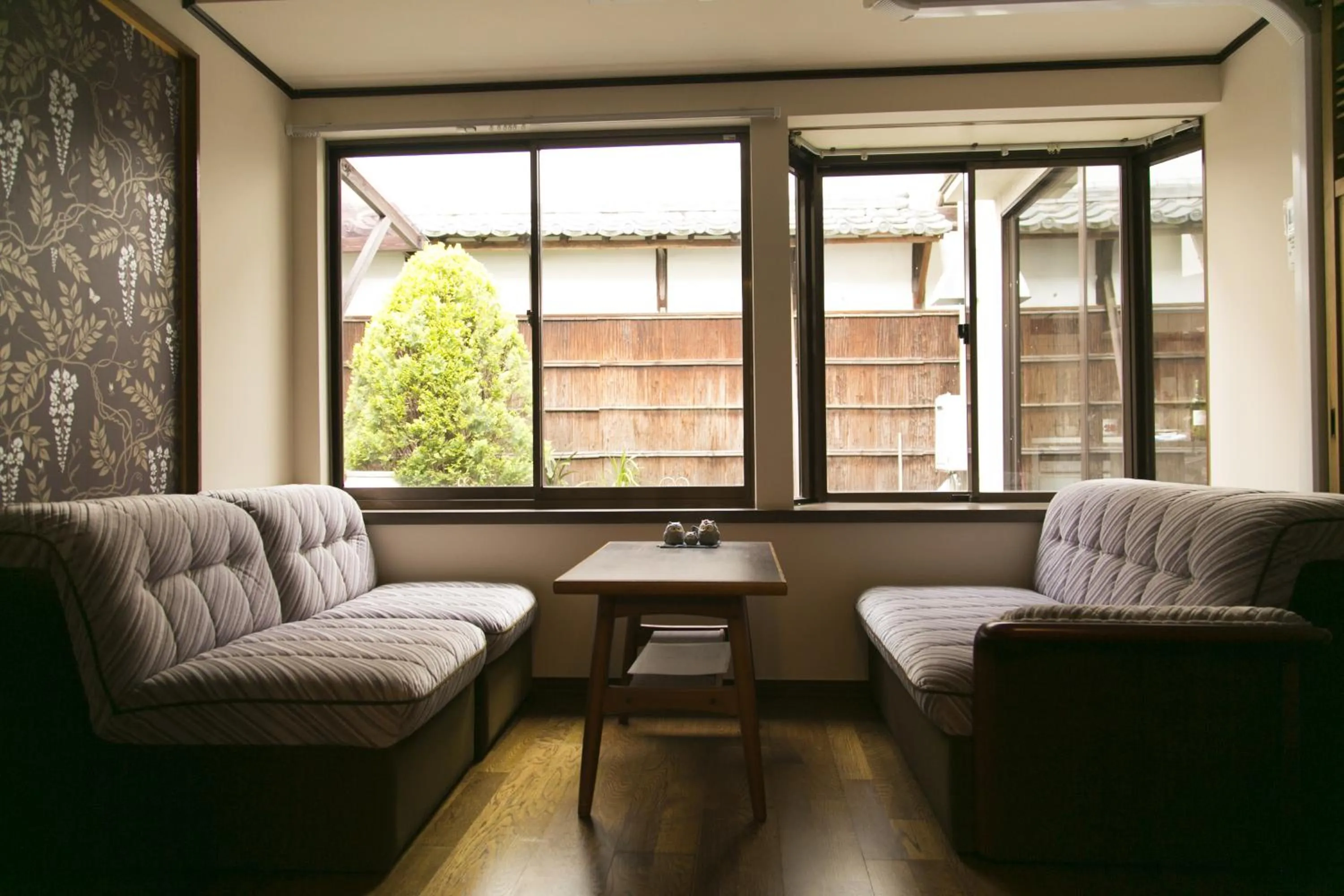 Communal lounge/ TV room in Female-Only Guesthouse Tomari-ya