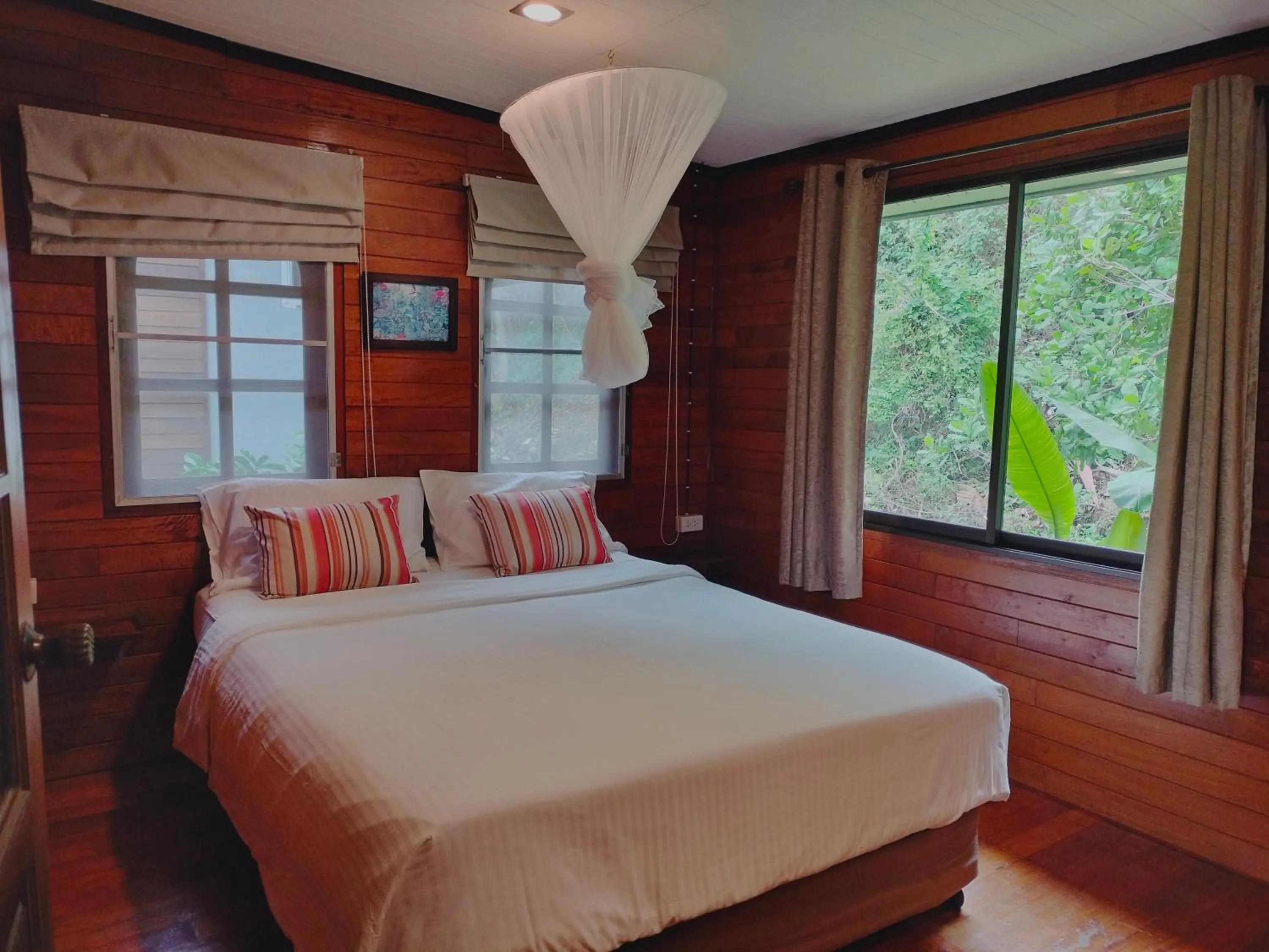 Bedroom, Bed in Suntisook Resort