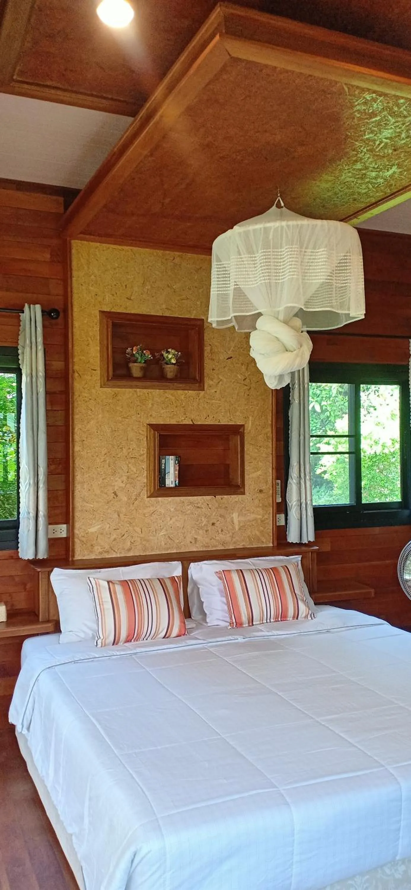 Photo of the whole room, Bed in Suntisook Resort