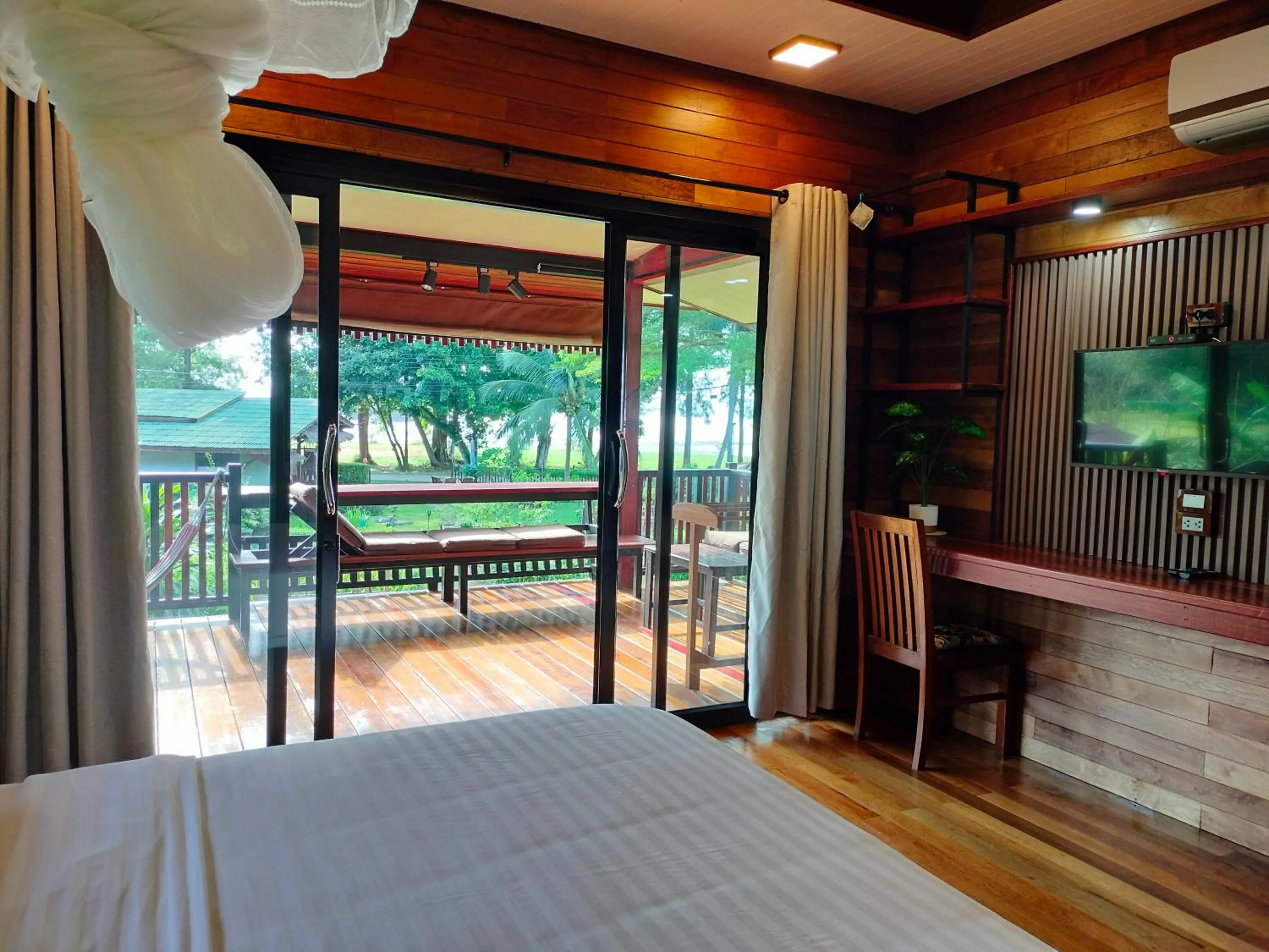 Photo of the whole room, Bed in Suntisook Resort