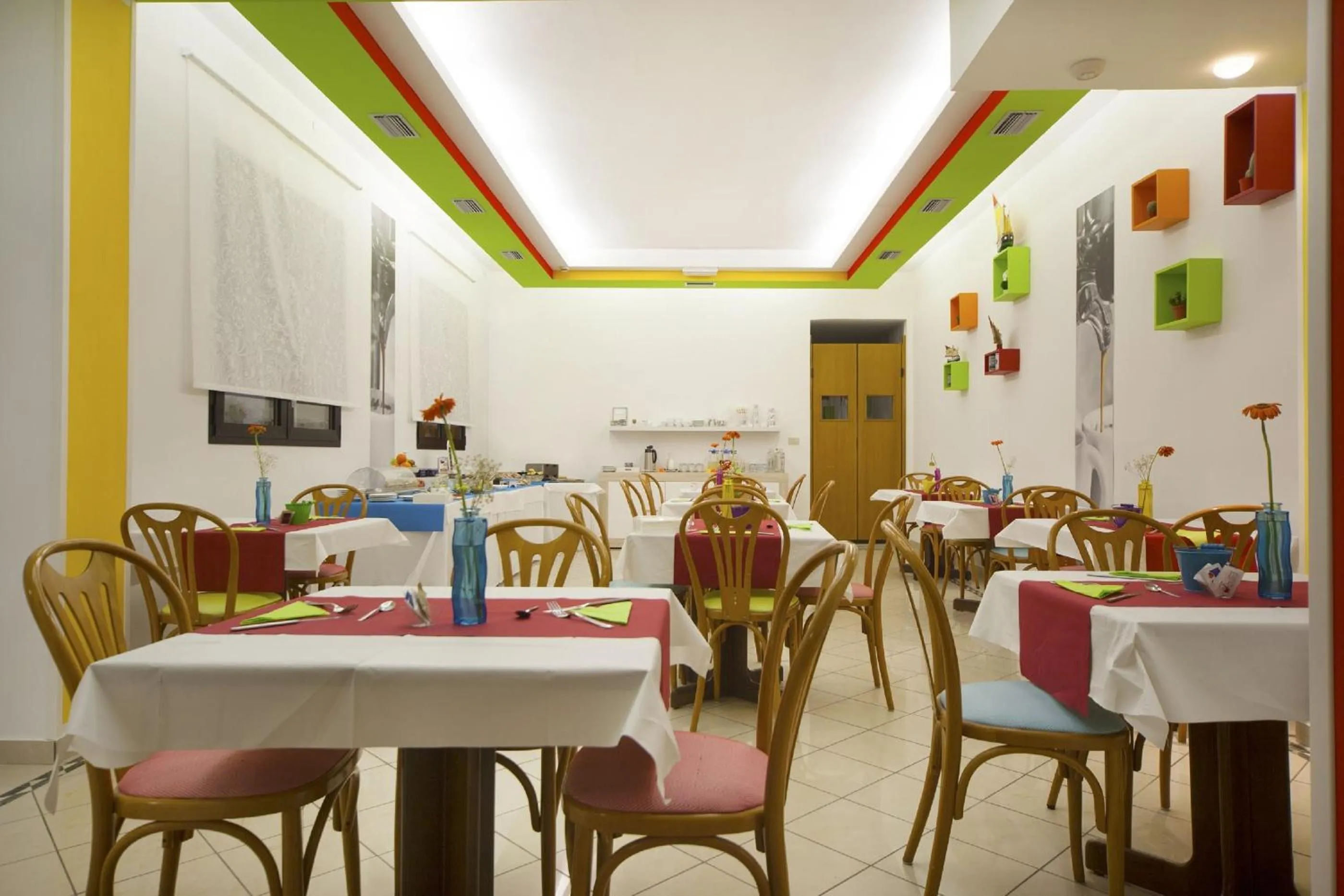 Communal lounge/ TV room in Hotel del Mar