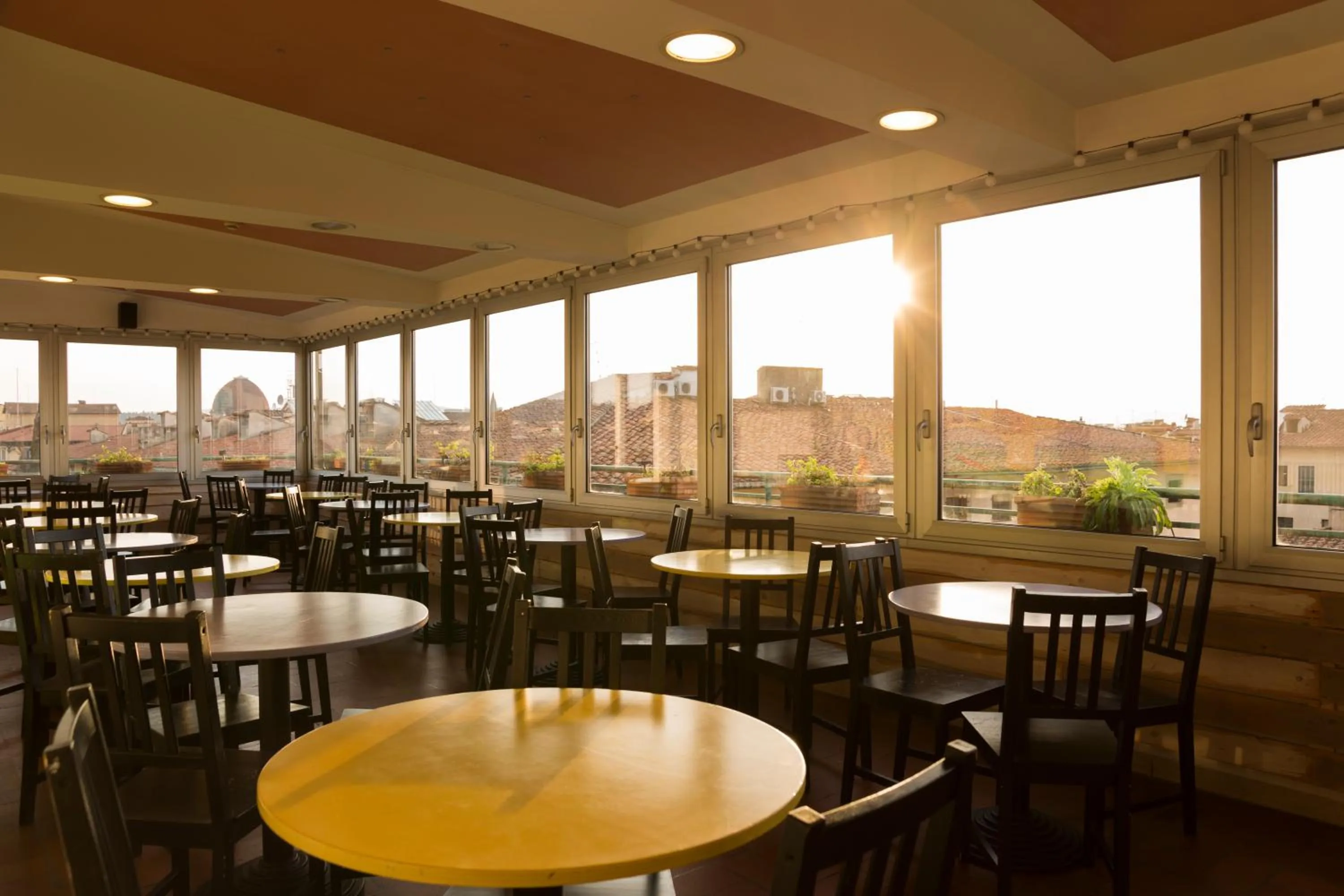 Restaurant/places to eat in Hotel Panorama