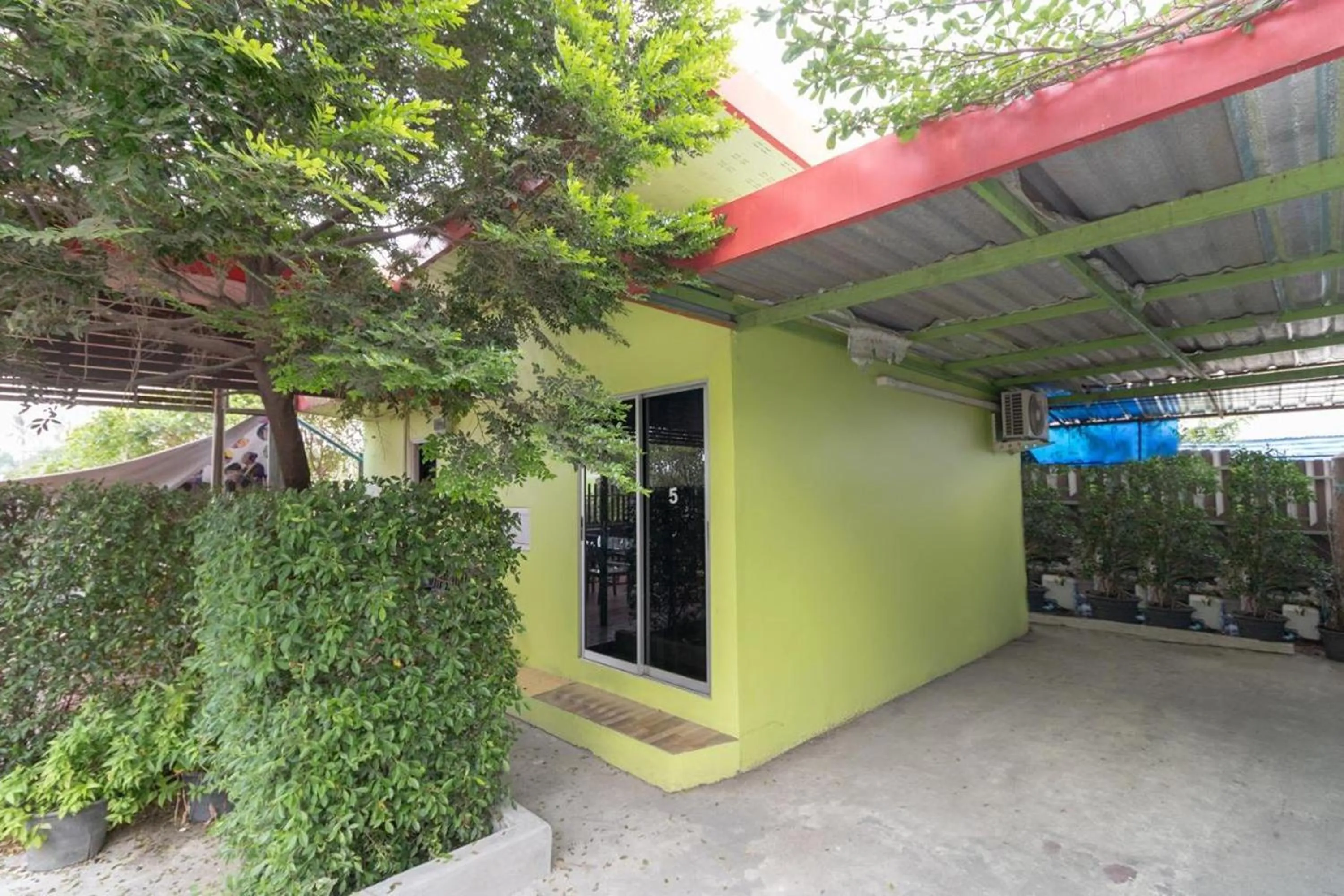 Property building in Ruai Thong Pong Pai Resort