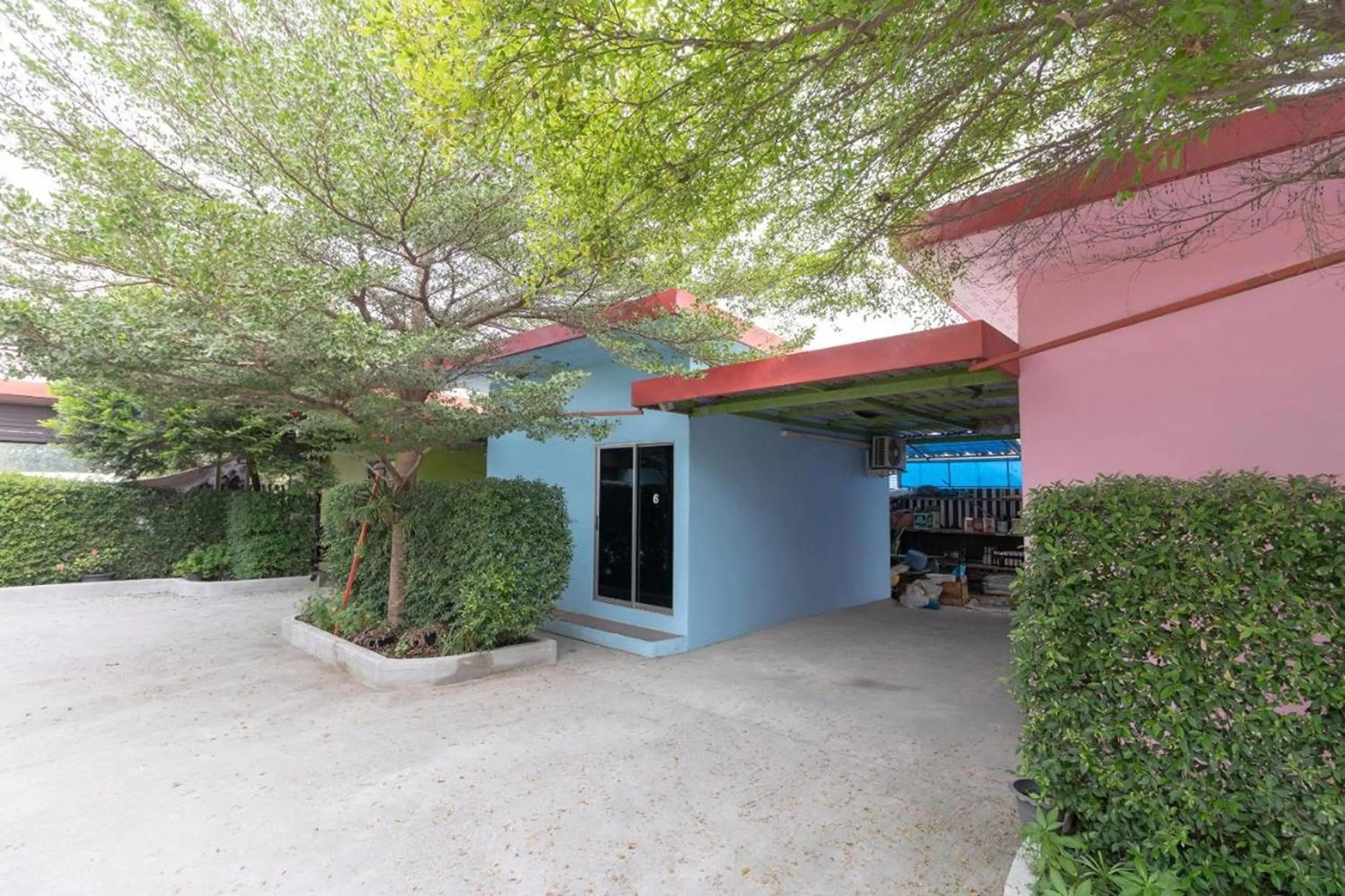 Property building in Ruai Thong Pong Pai Resort