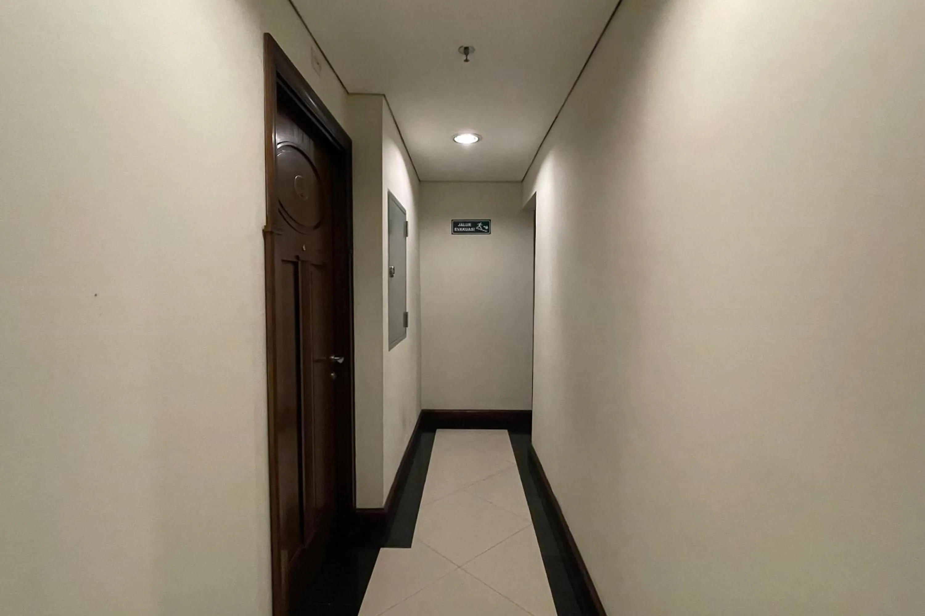 Area and facilities in eL ROYALE by Farizi Rooms