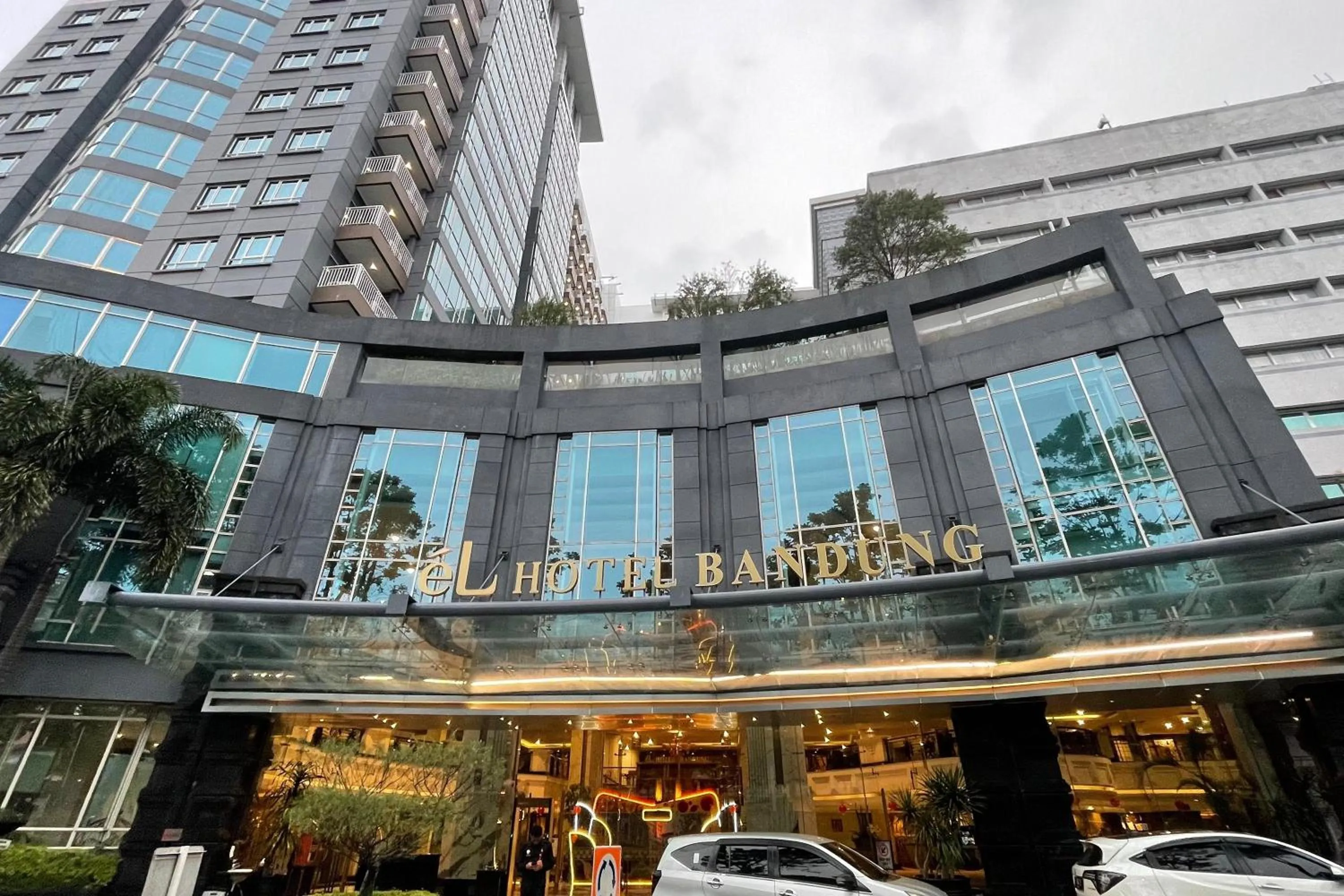 Property building in eL ROYALE by Farizi Rooms