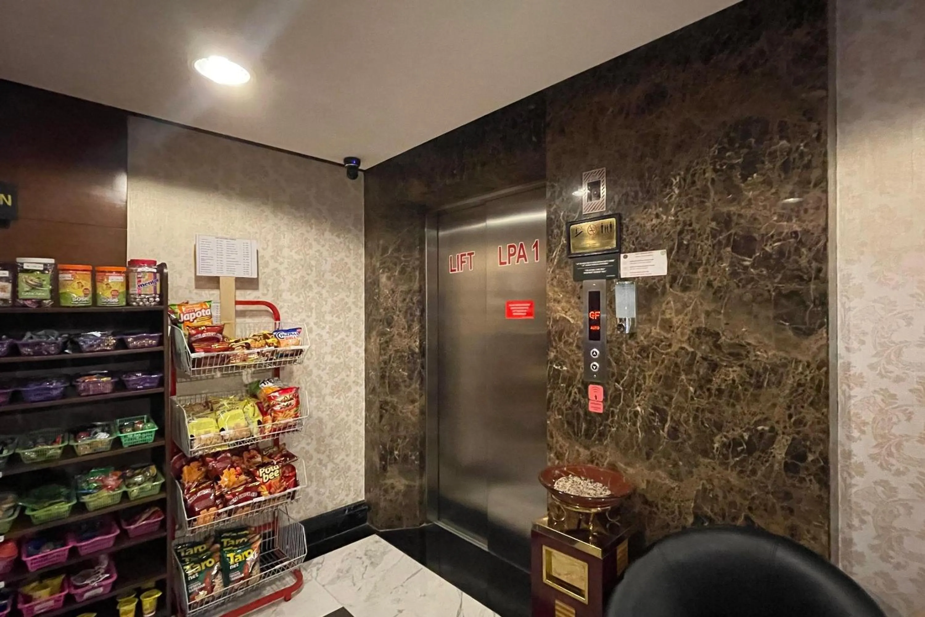 Area and facilities in eL ROYALE by Farizi Rooms