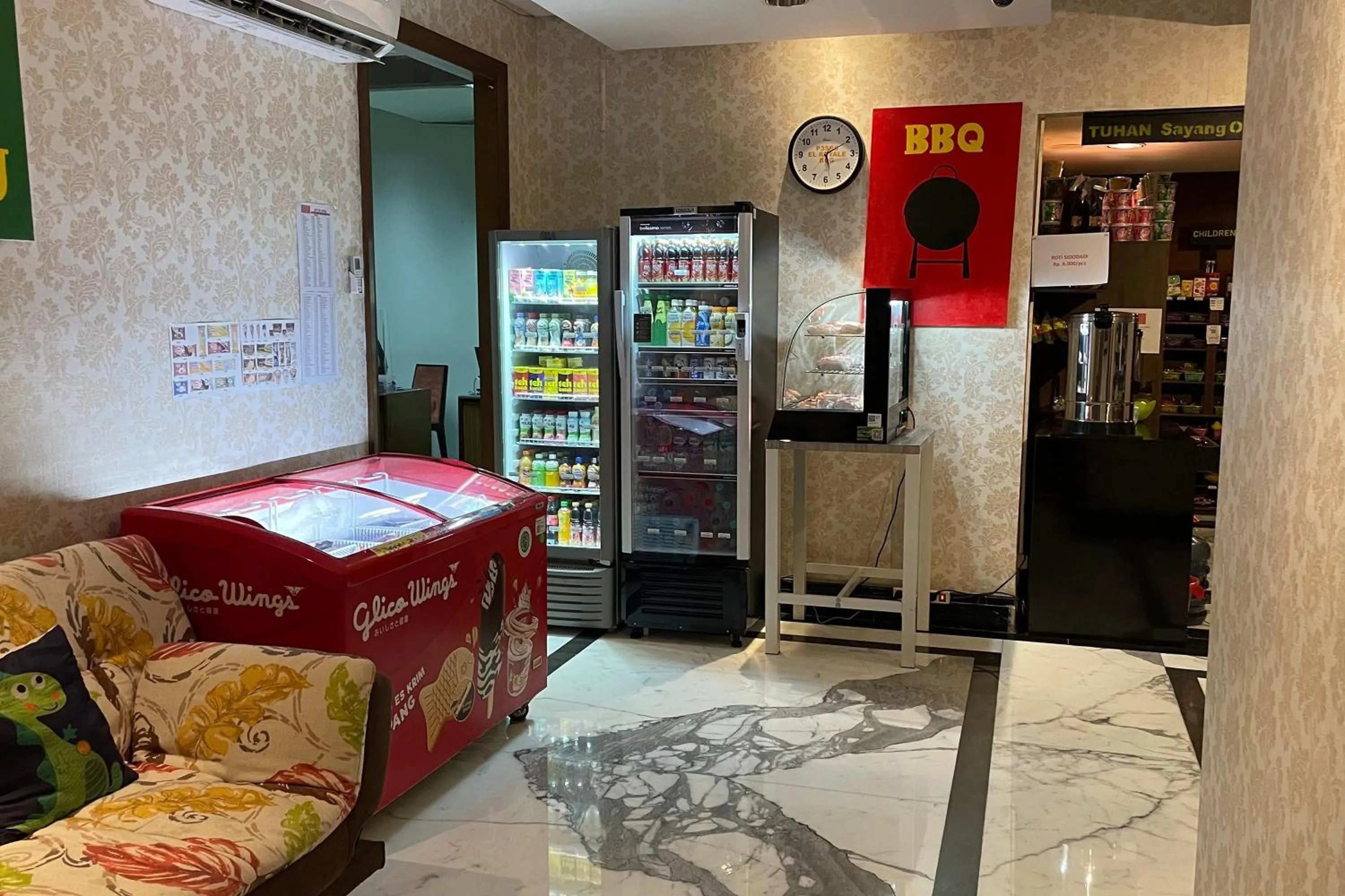 Area and facilities in eL ROYALE by Farizi Rooms