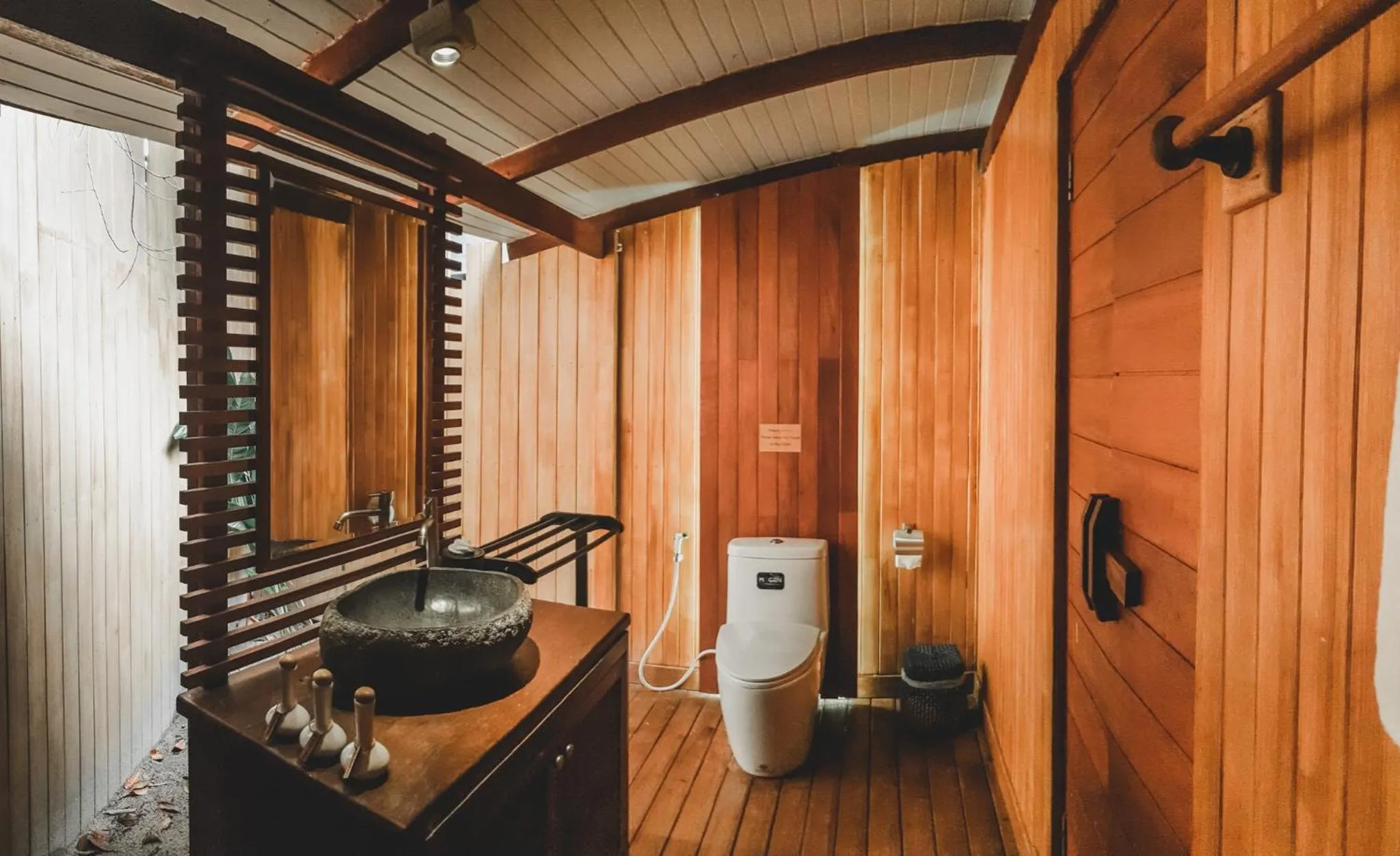 Toilet in The Cliff Lipe