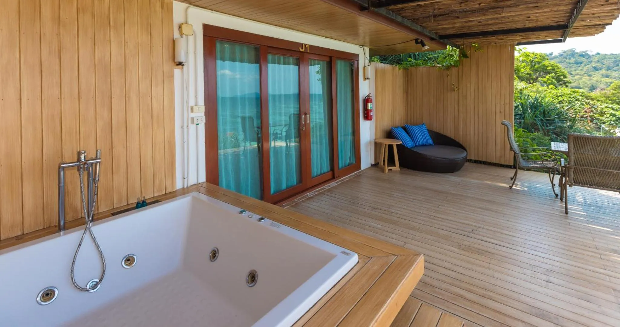 Open Air Bath in The Cliff Lipe