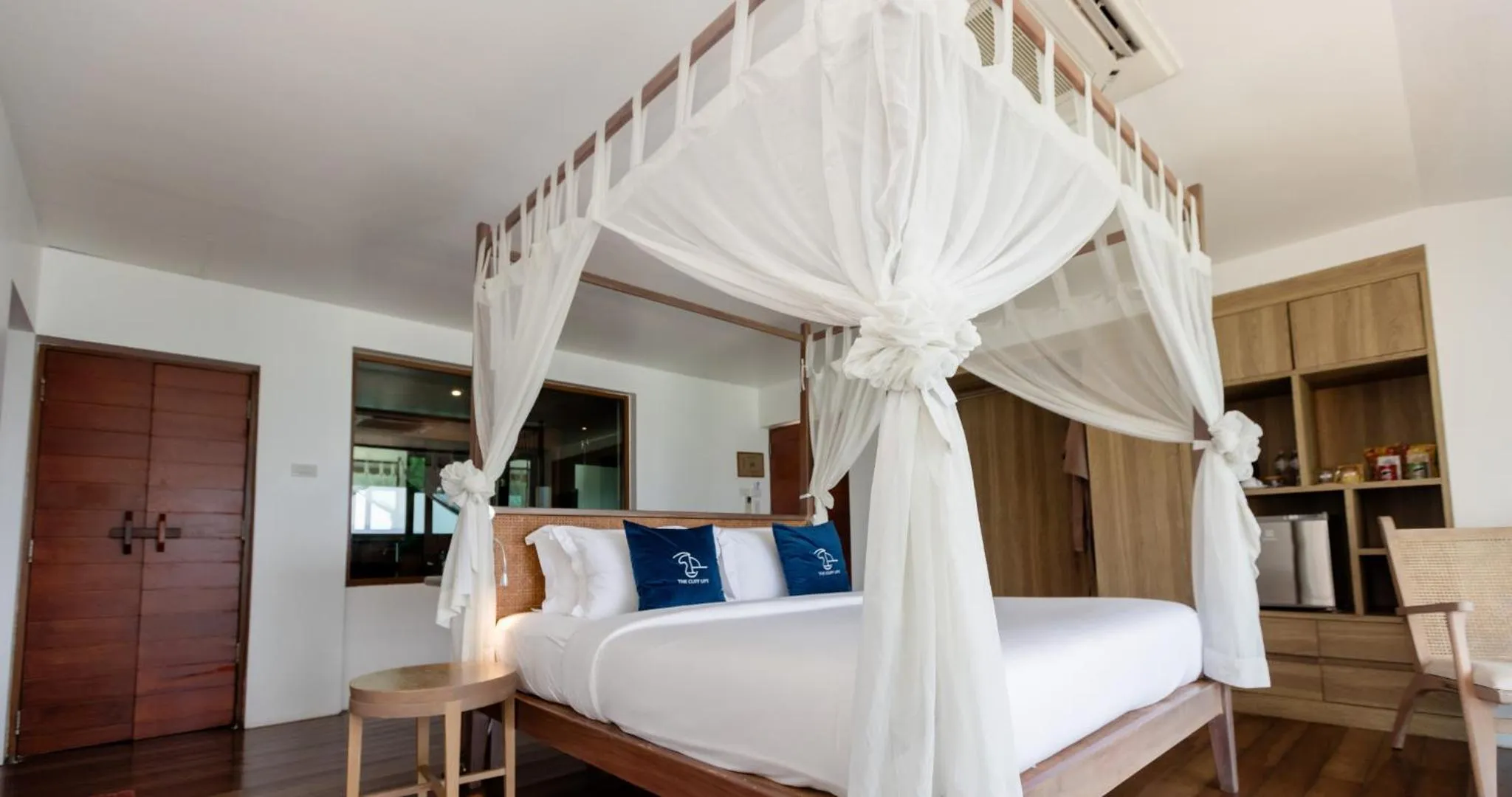 Bed in The Cliff Lipe