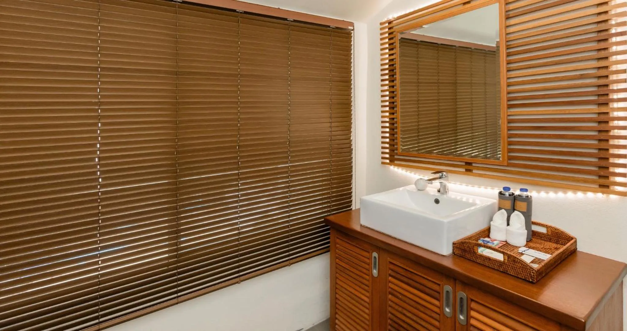 Toilet in The Cliff Lipe