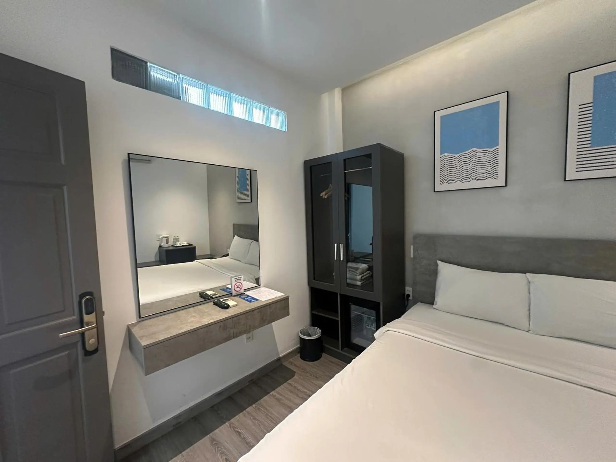 wardrobe, Bed in Nicecy Hotel - 218 Le Thanh Ton Street