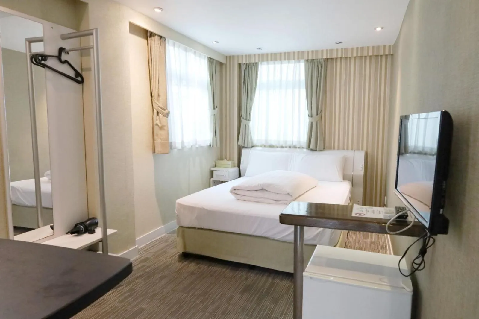 Photo of the whole room, Bed in B & B Cheung Chau