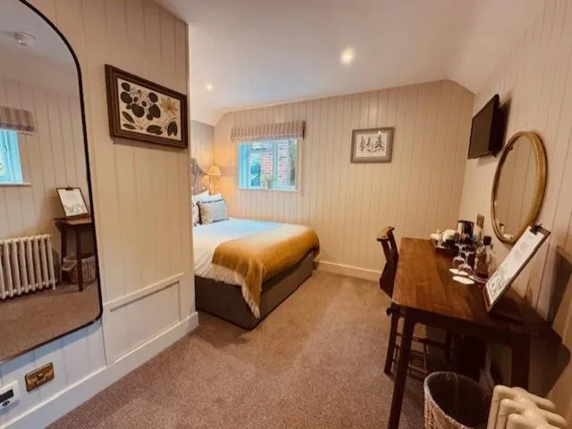 Bed in Bel And The Dragon-Churt