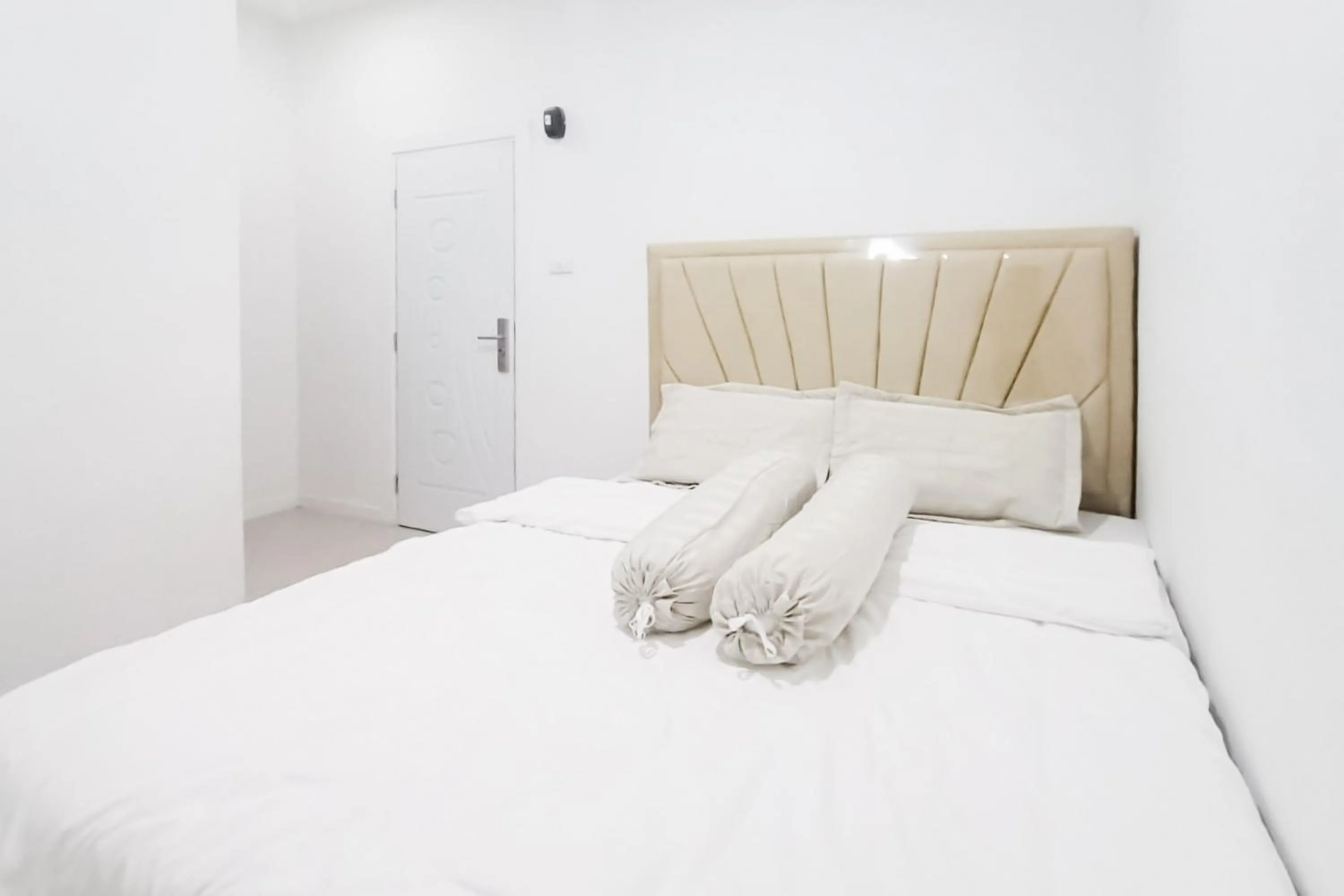 Bedroom, Bed in RedDoorz Syariah Medina House Aceh