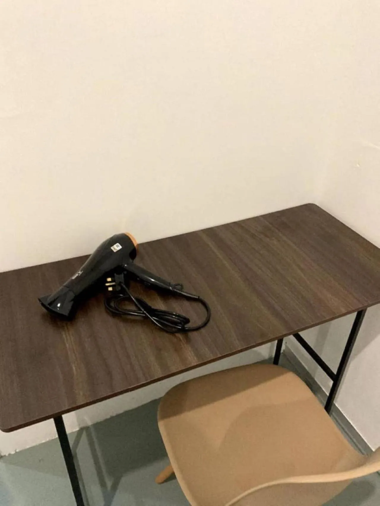 hair dresser in 39 Love Lane - Smart Intelligent Inn Georgetown