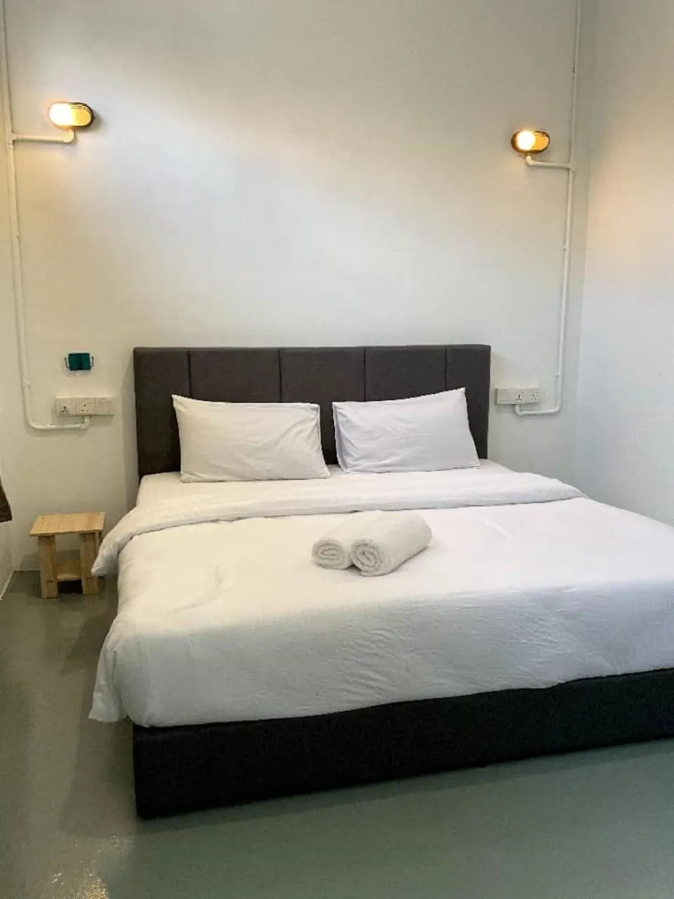 Bedroom, Bed in 39 Love Lane - Smart Intelligent Inn Georgetown