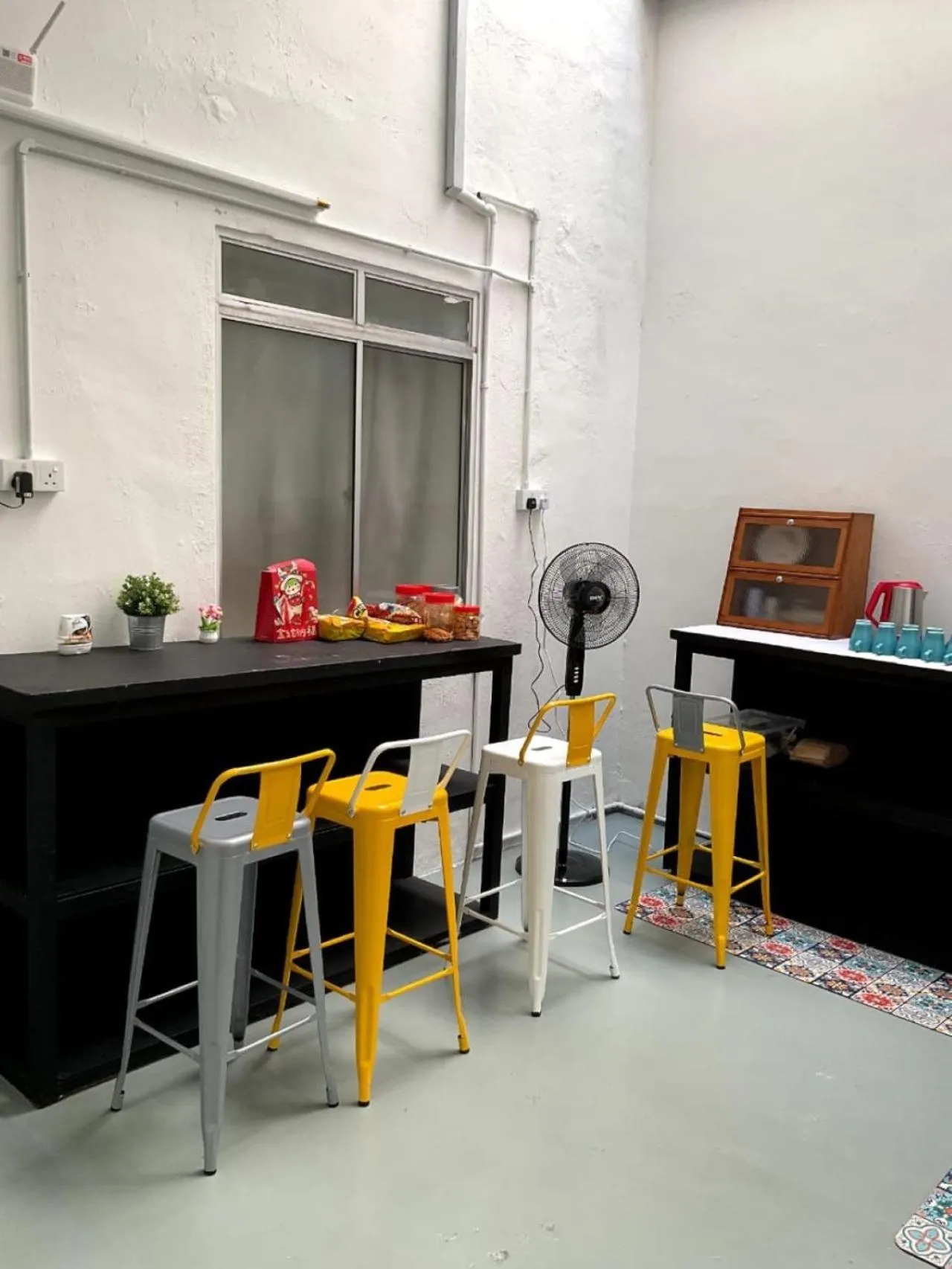 Kitchen or kitchenette in 39 Love Lane - Smart Intelligent Inn Georgetown