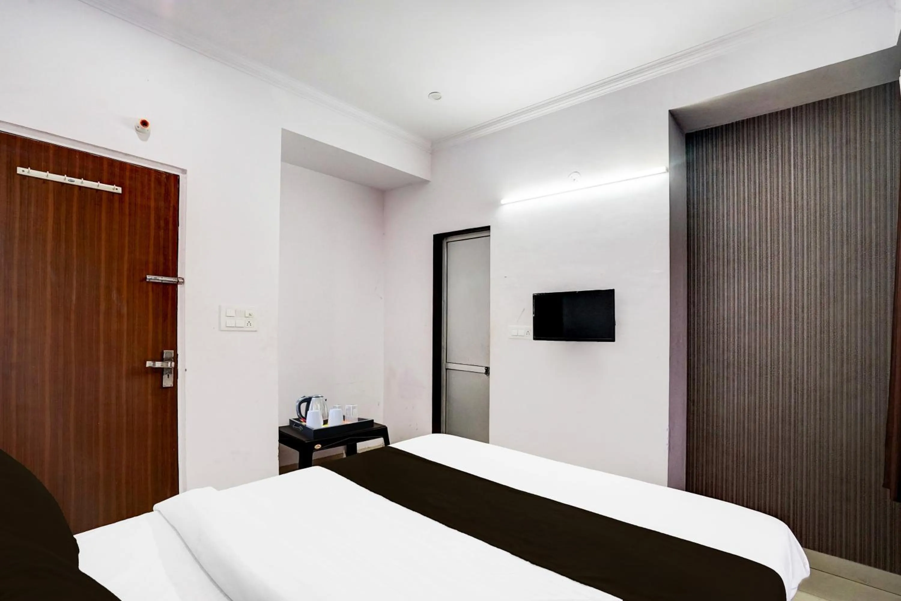 Bedroom, Bed in Hotel O Jagatpura Near JTM Mall Formerly Royan Inn