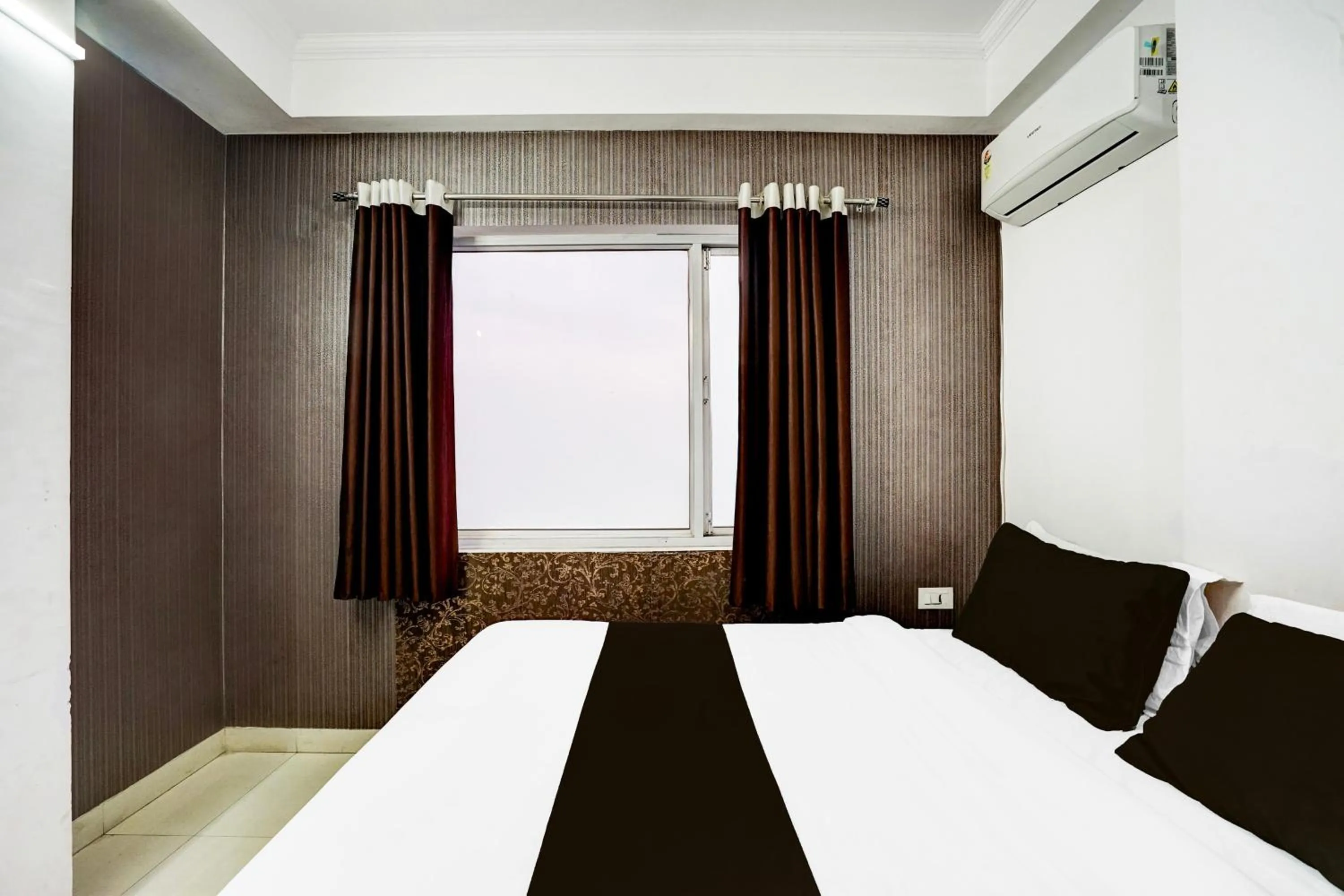 Bedroom, Bed in Hotel O Jagatpura Near JTM Mall Formerly Royan Inn