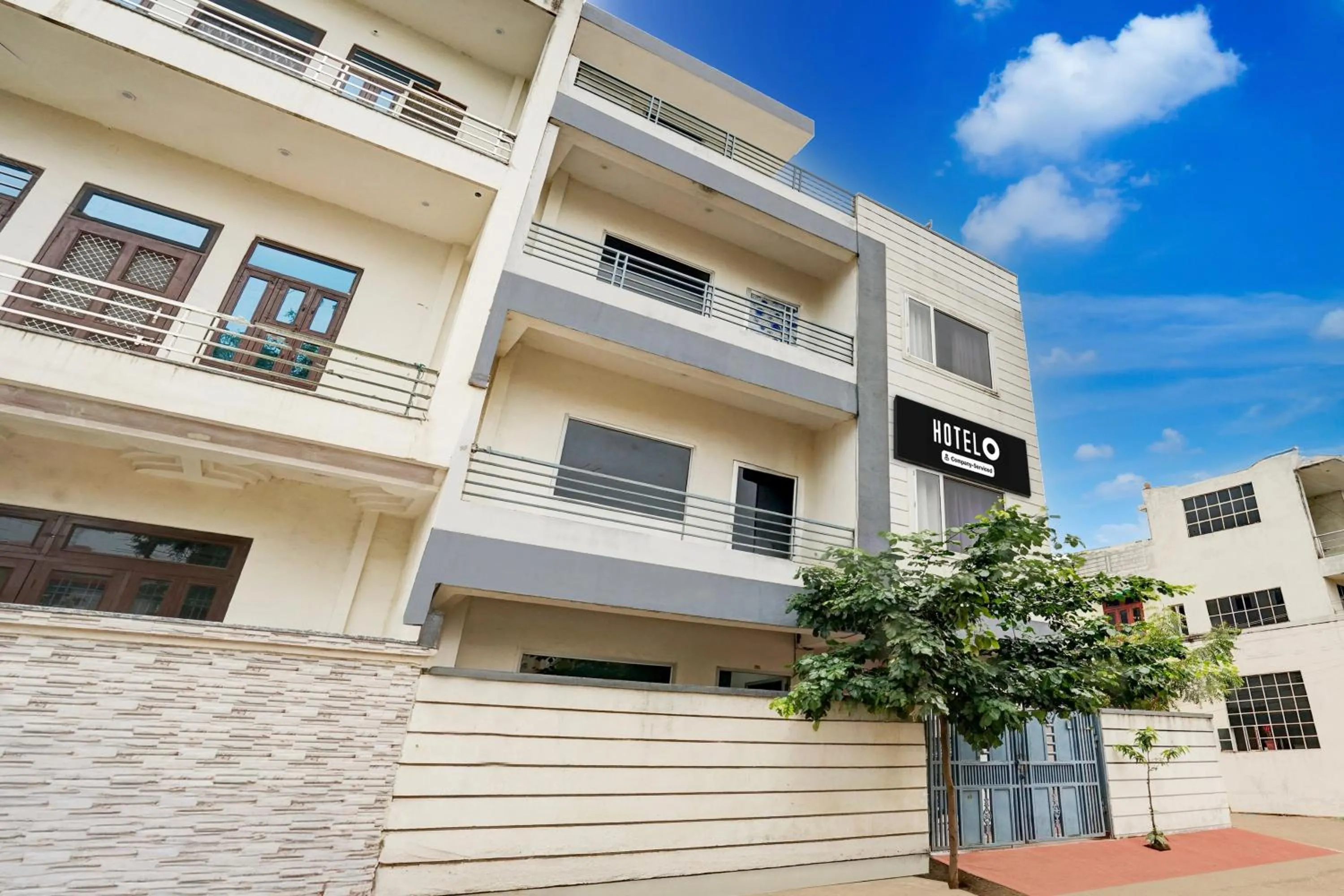 Facade/entrance in Hotel O Jagatpura Near JTM Mall Formerly Royan Inn