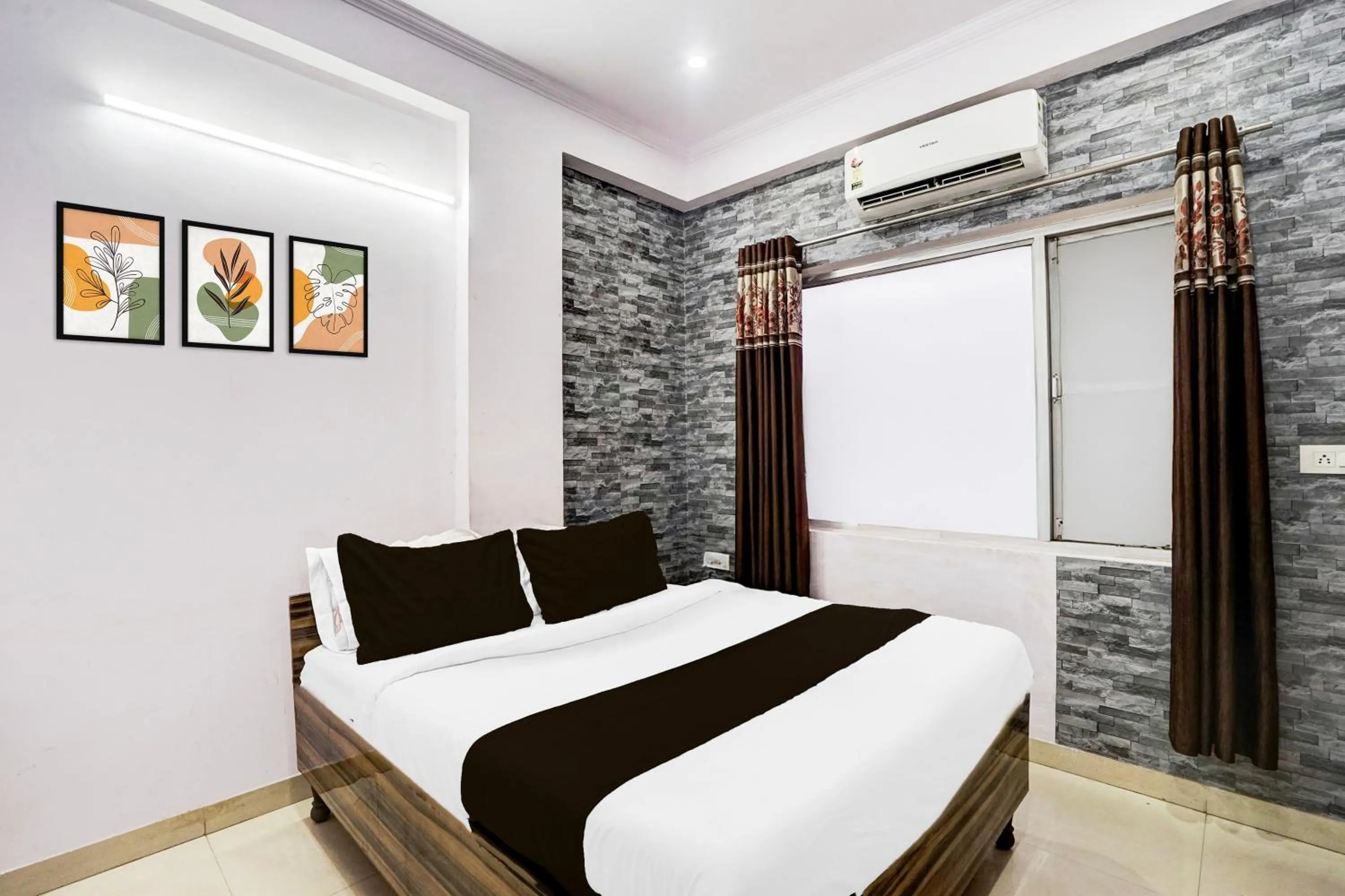 Bedroom, Bed in Hotel O Jagatpura Near JTM Mall Formerly Royan Inn