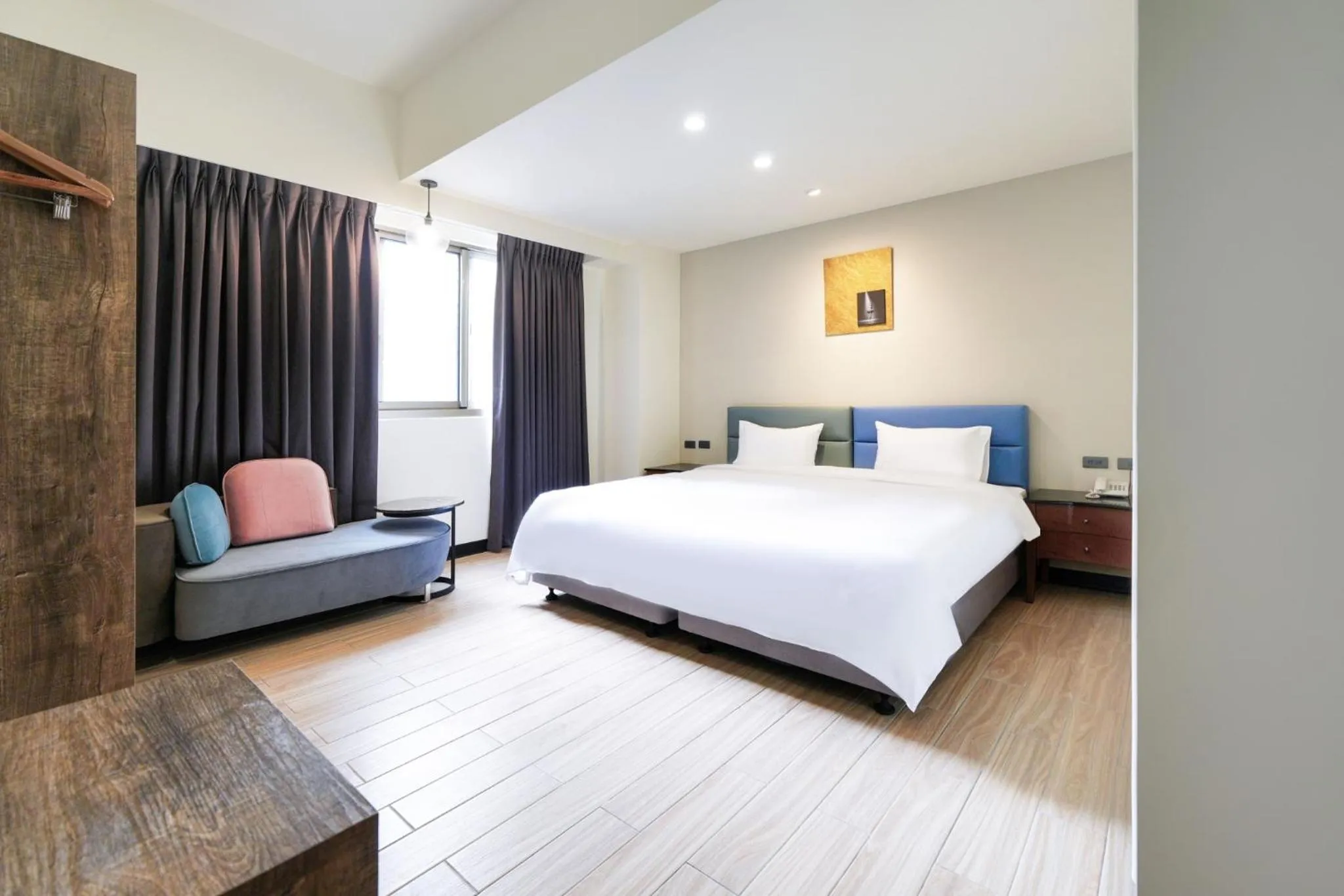 Photo of the whole room, Bed in Sun Lake Hotel