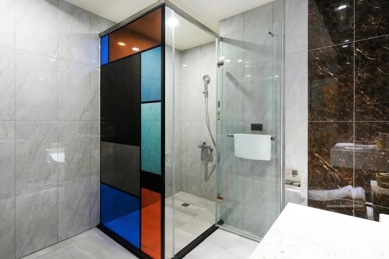 Shower in Sun Lake Hotel