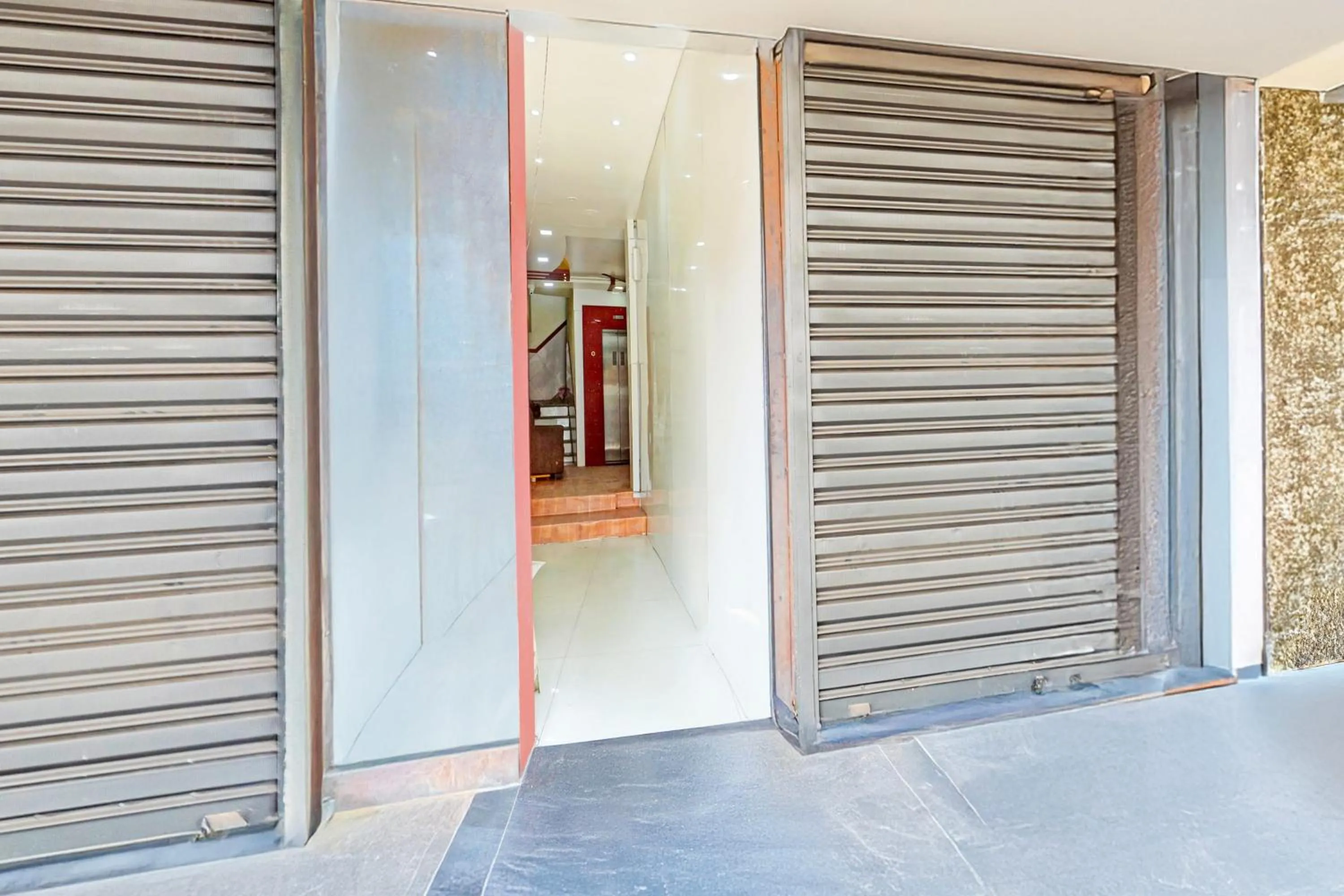Facade/entrance in Hotel O Kesarganj Formerly Suman Palace