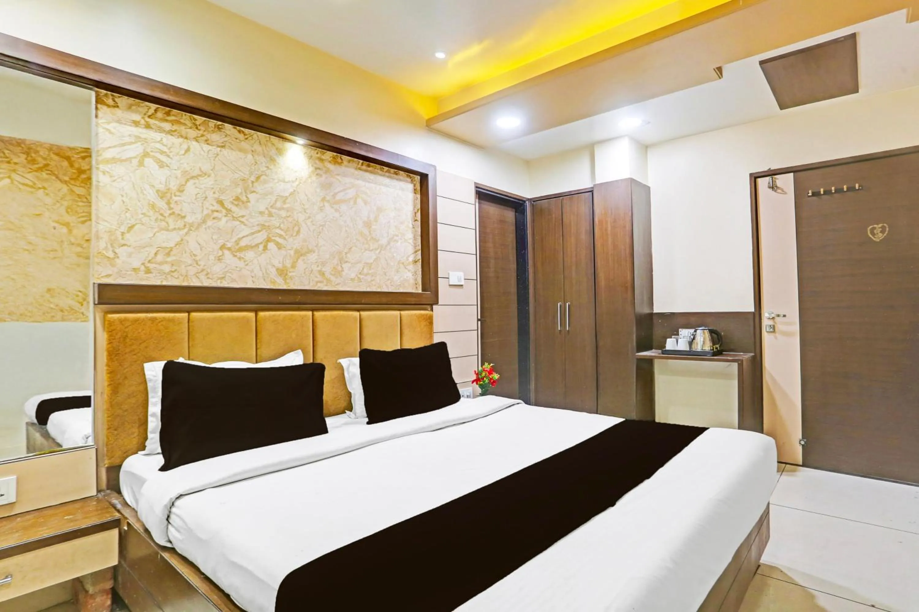 Bedroom, Bed in Hotel O Kesarganj Formerly Suman Palace