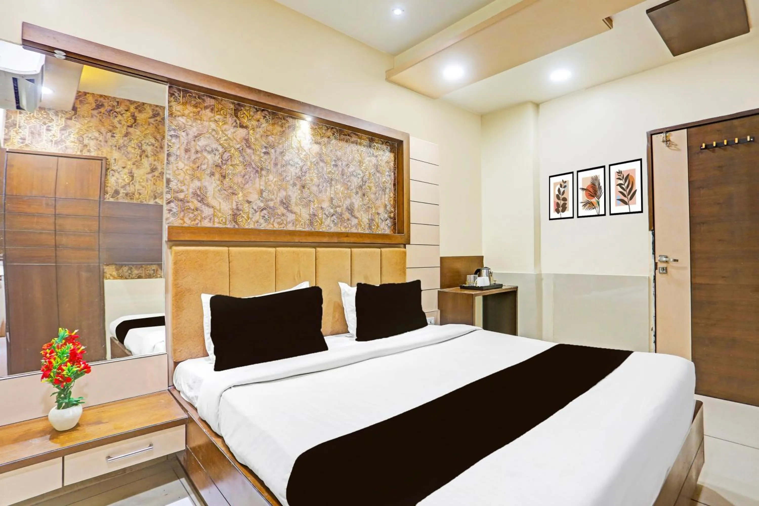 Bedroom, Bed in Hotel O Kesarganj Formerly Suman Palace