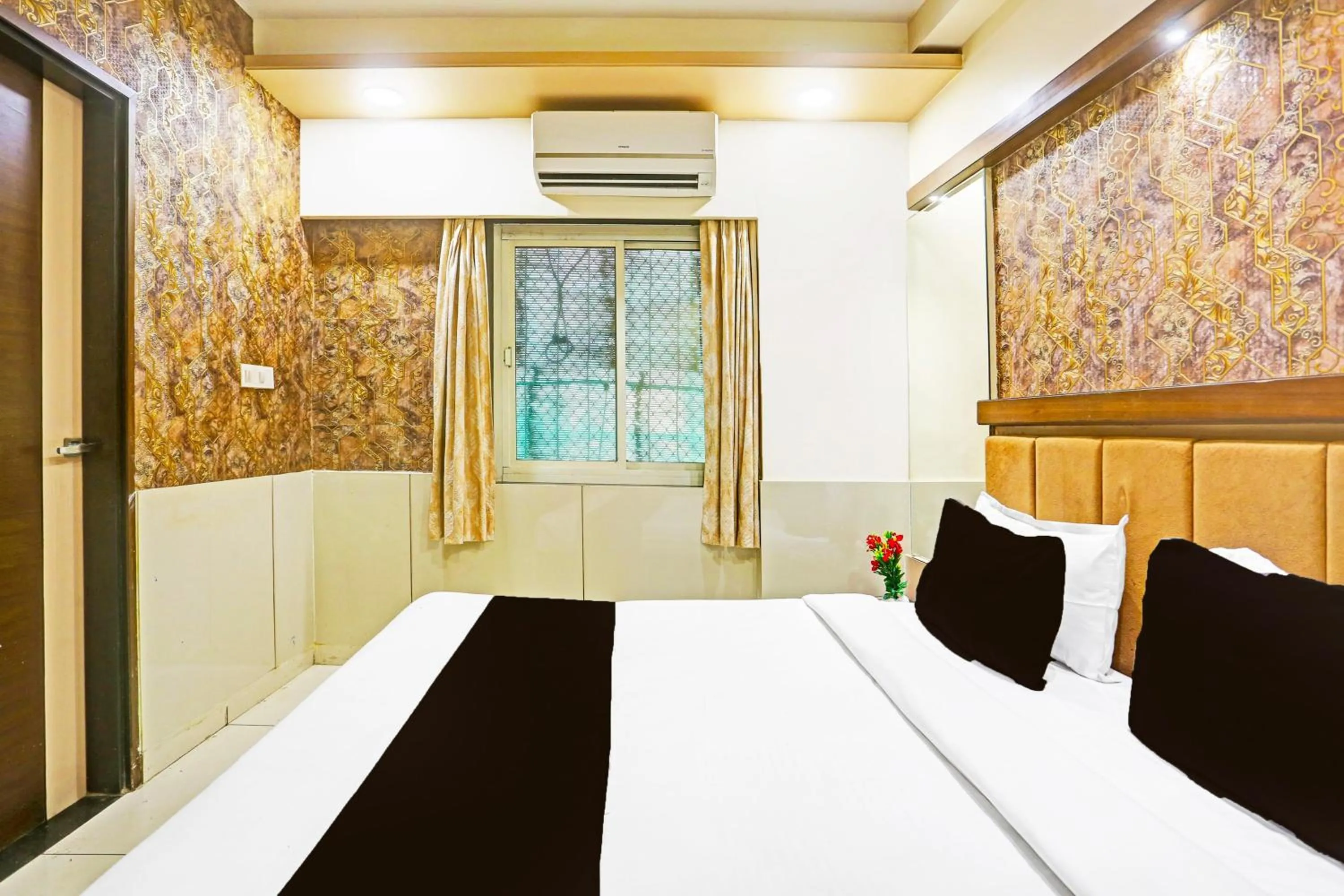 Bedroom, Bed in Hotel O Kesarganj Formerly Suman Palace