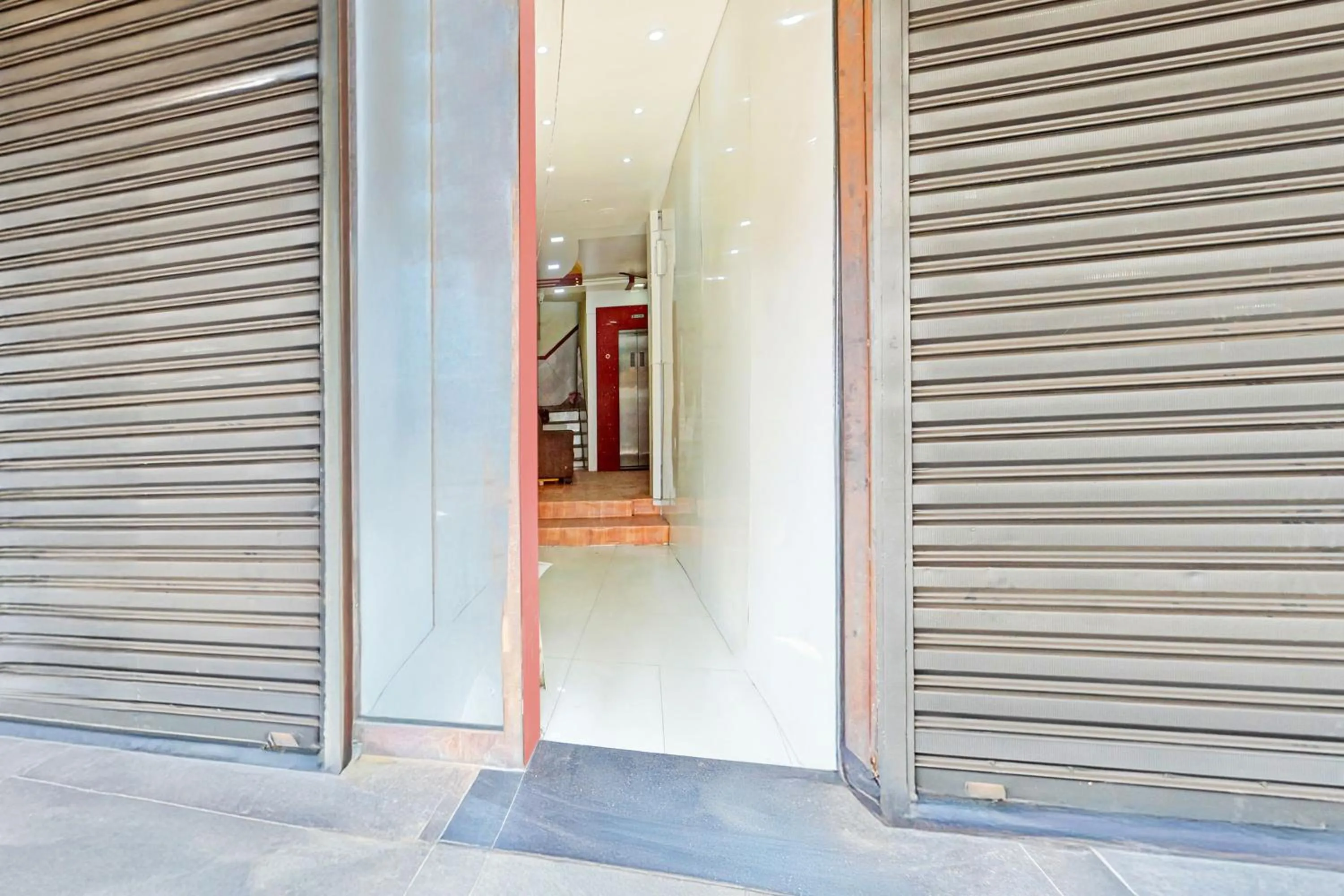 Facade/entrance in Hotel O Kesarganj Formerly Suman Palace