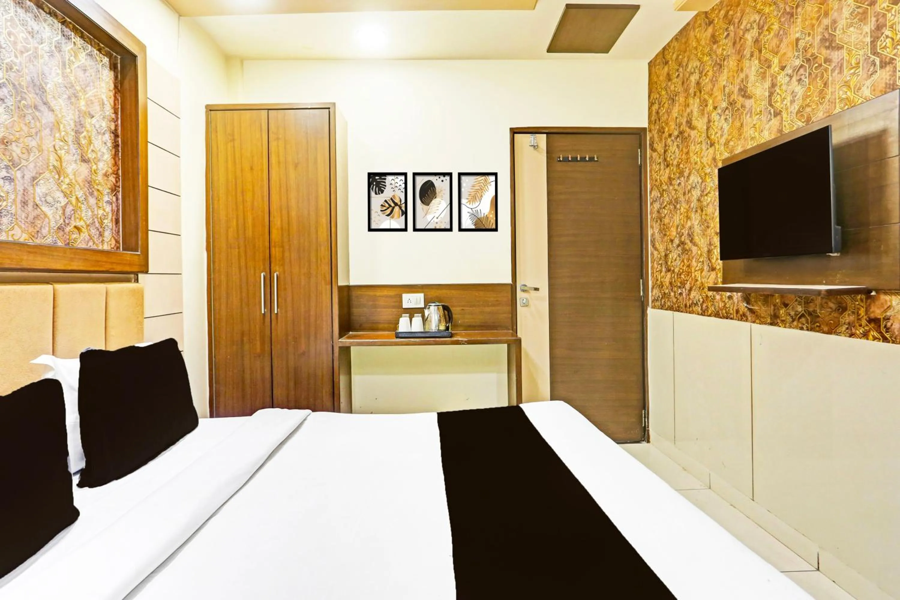 Bedroom, Bed in Hotel O Kesarganj Formerly Suman Palace