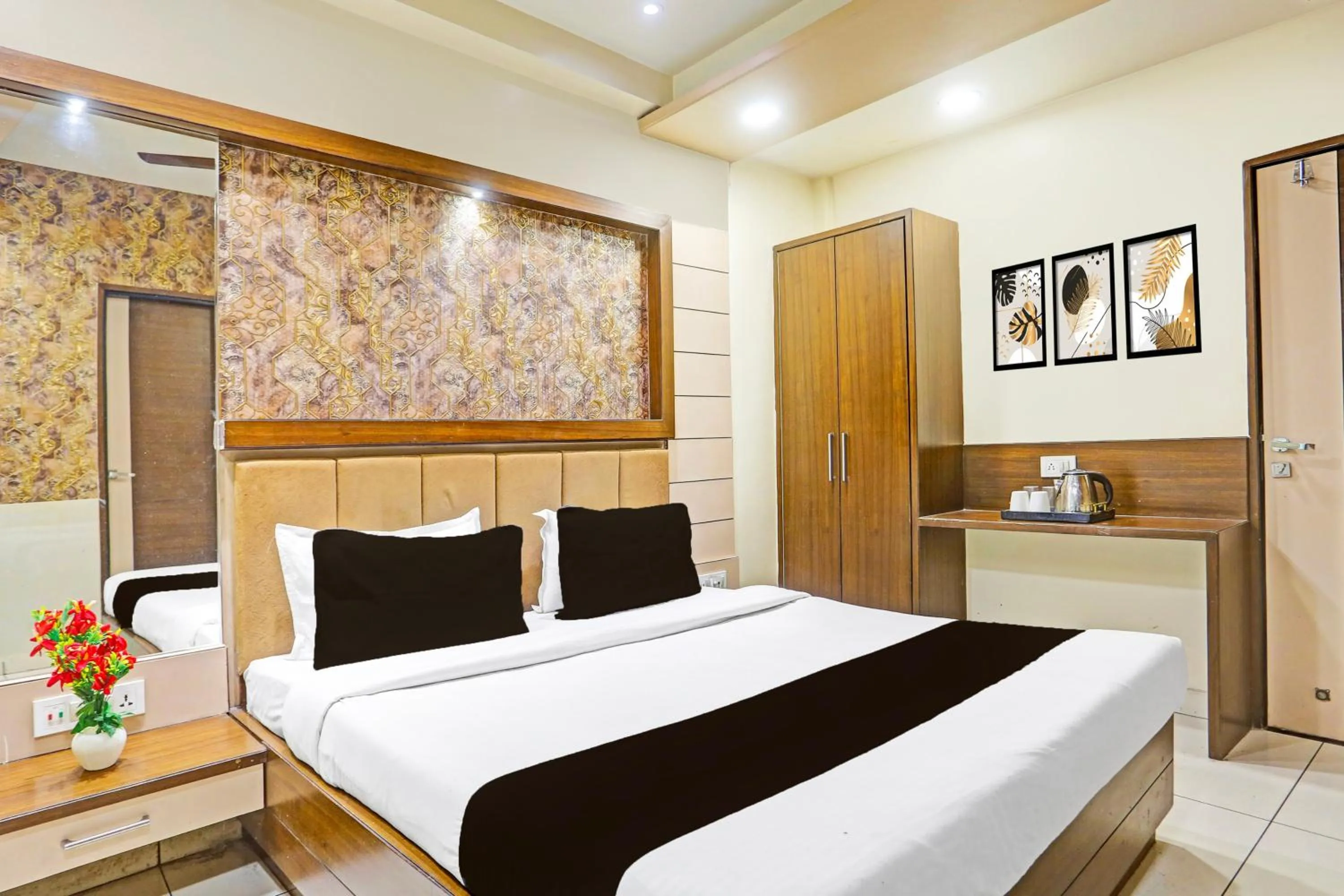 Bedroom, Bed in Hotel O Kesarganj Formerly Suman Palace