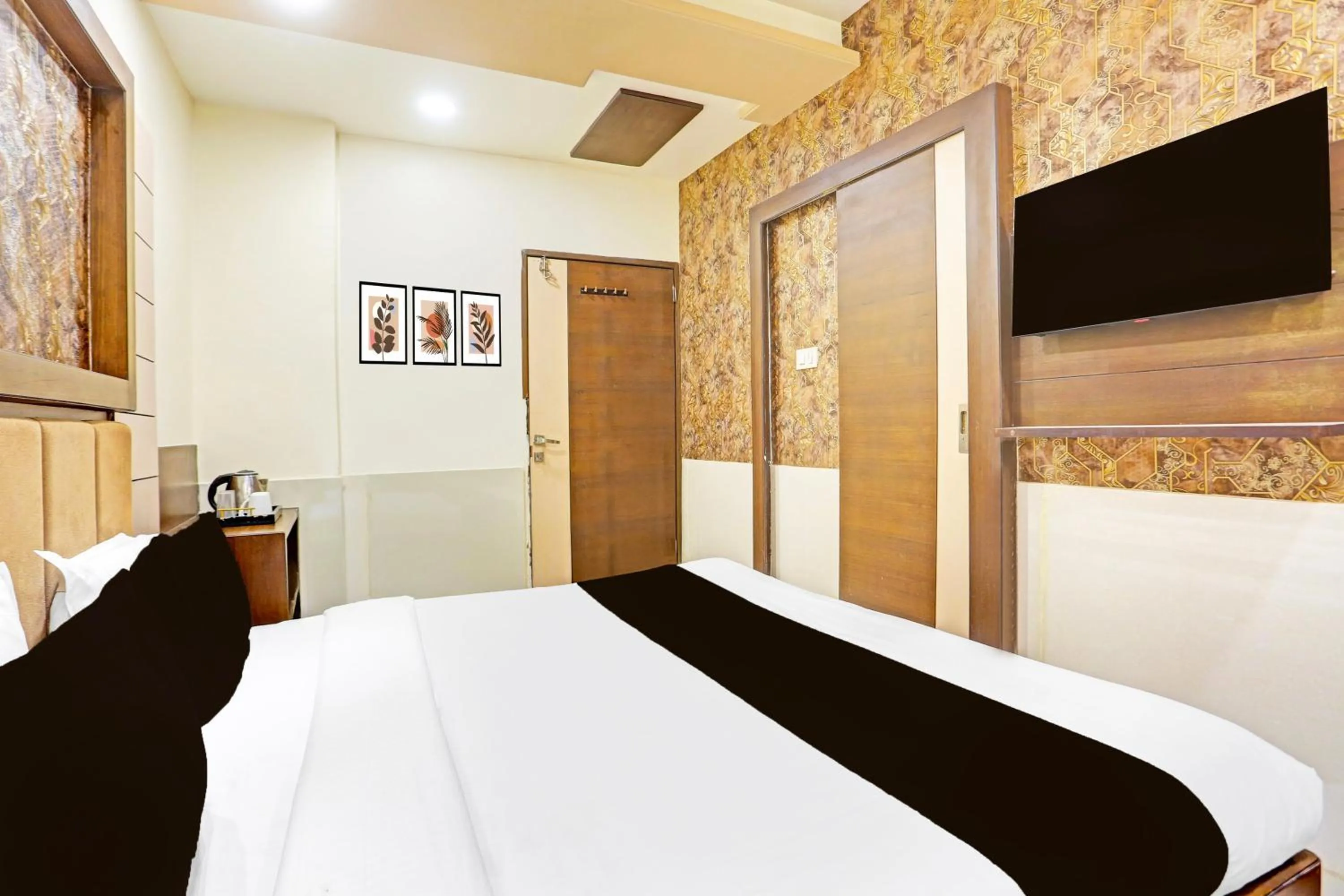 Bedroom, Bed in Hotel O Kesarganj Formerly Suman Palace