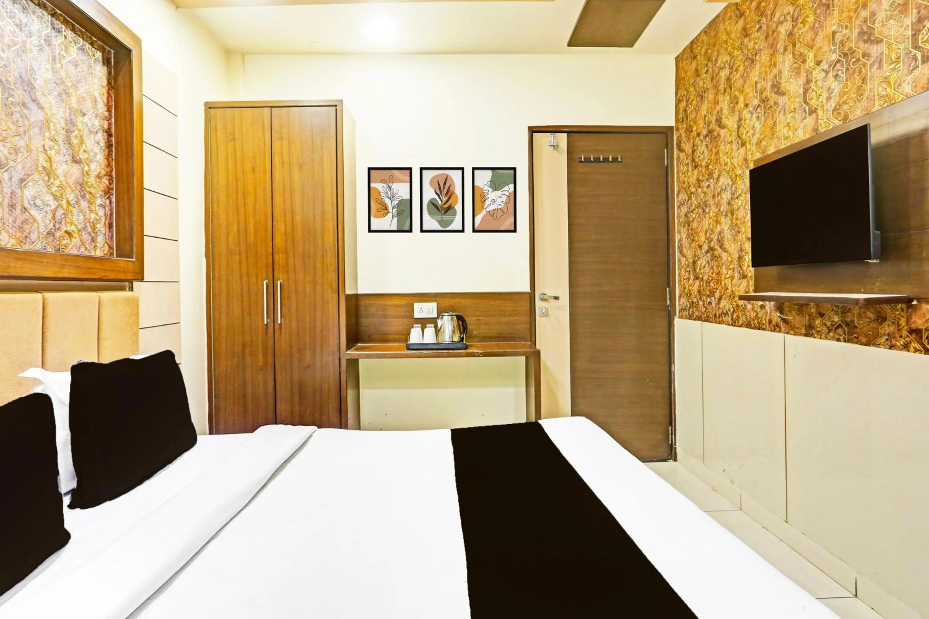 Bedroom, Bed in Hotel O Kesarganj Formerly Suman Palace