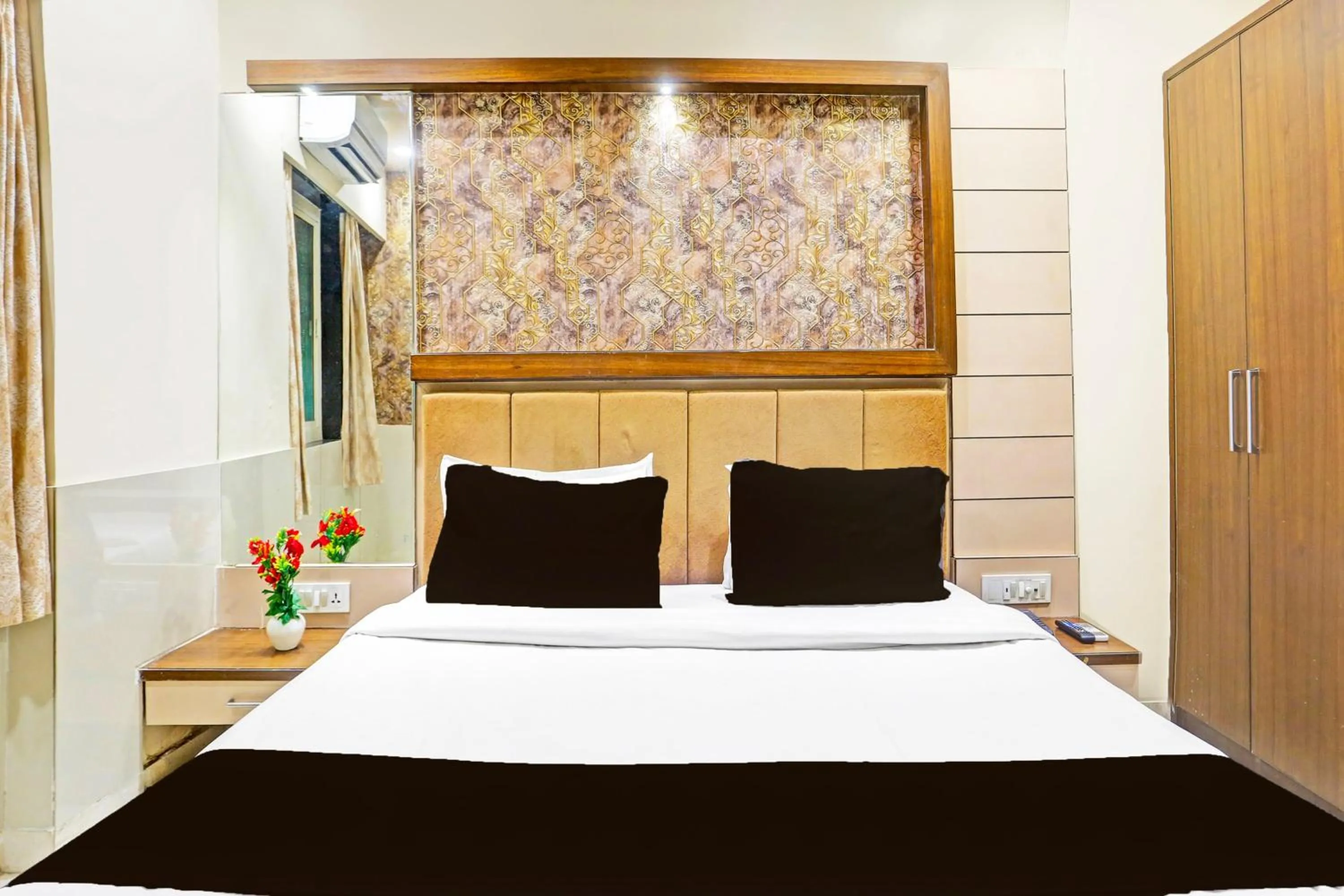 Bedroom, Bed in Hotel O Kesarganj Formerly Suman Palace