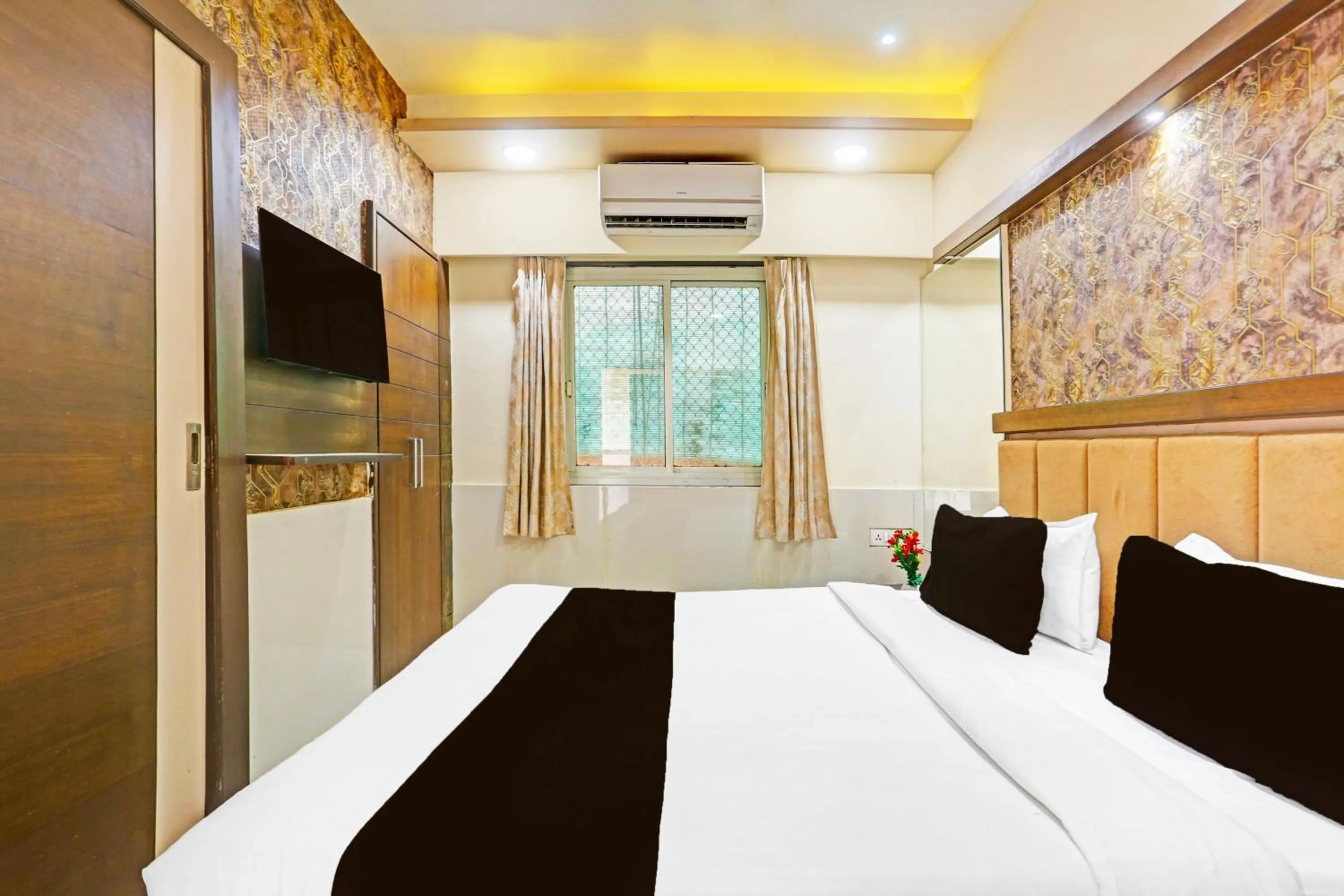 Bedroom, Bed in Hotel O Kesarganj Formerly Suman Palace