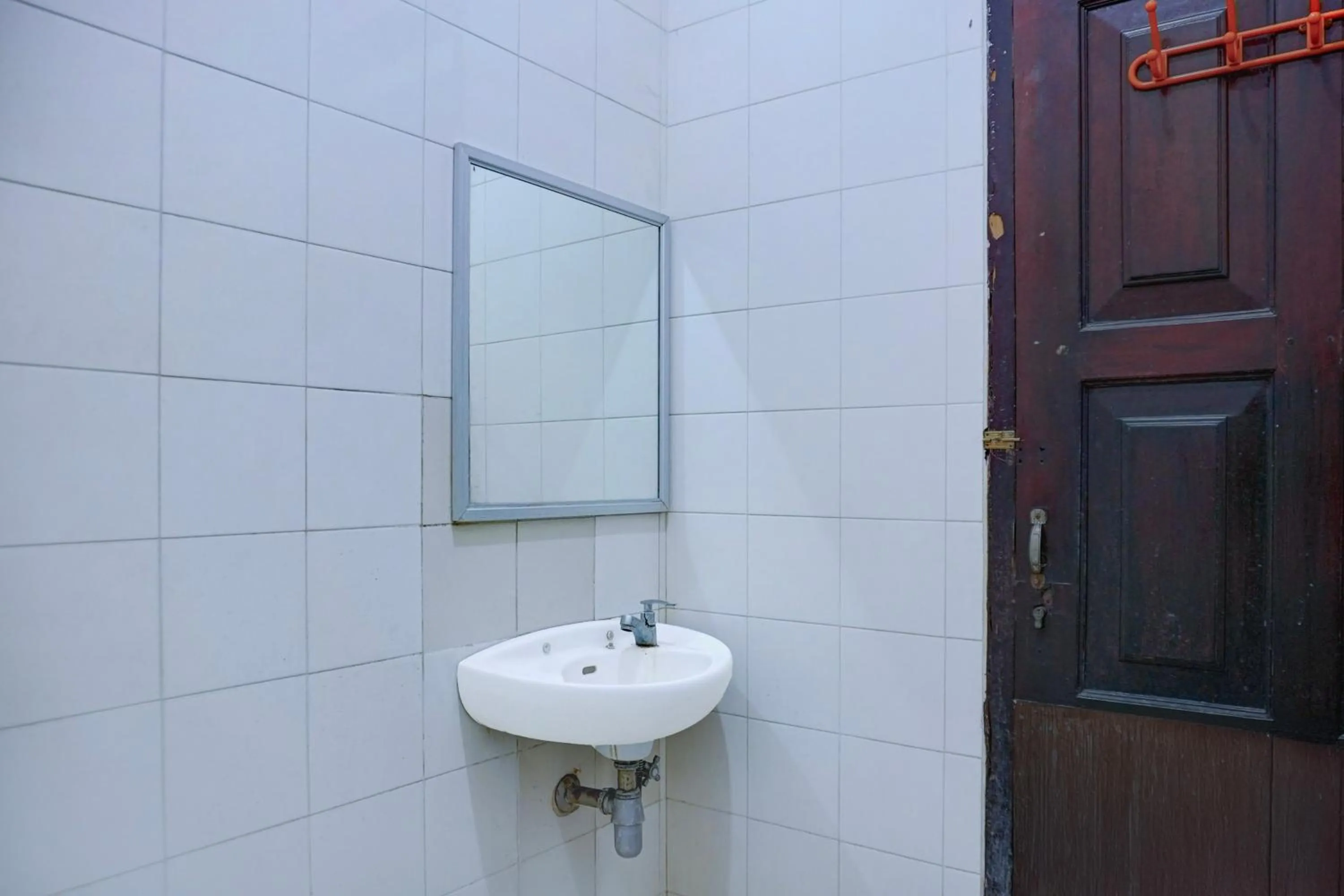 Bathroom in Collection O Pekalongan Near Pasar Batik Setono Formerly Hotel Jayadipa